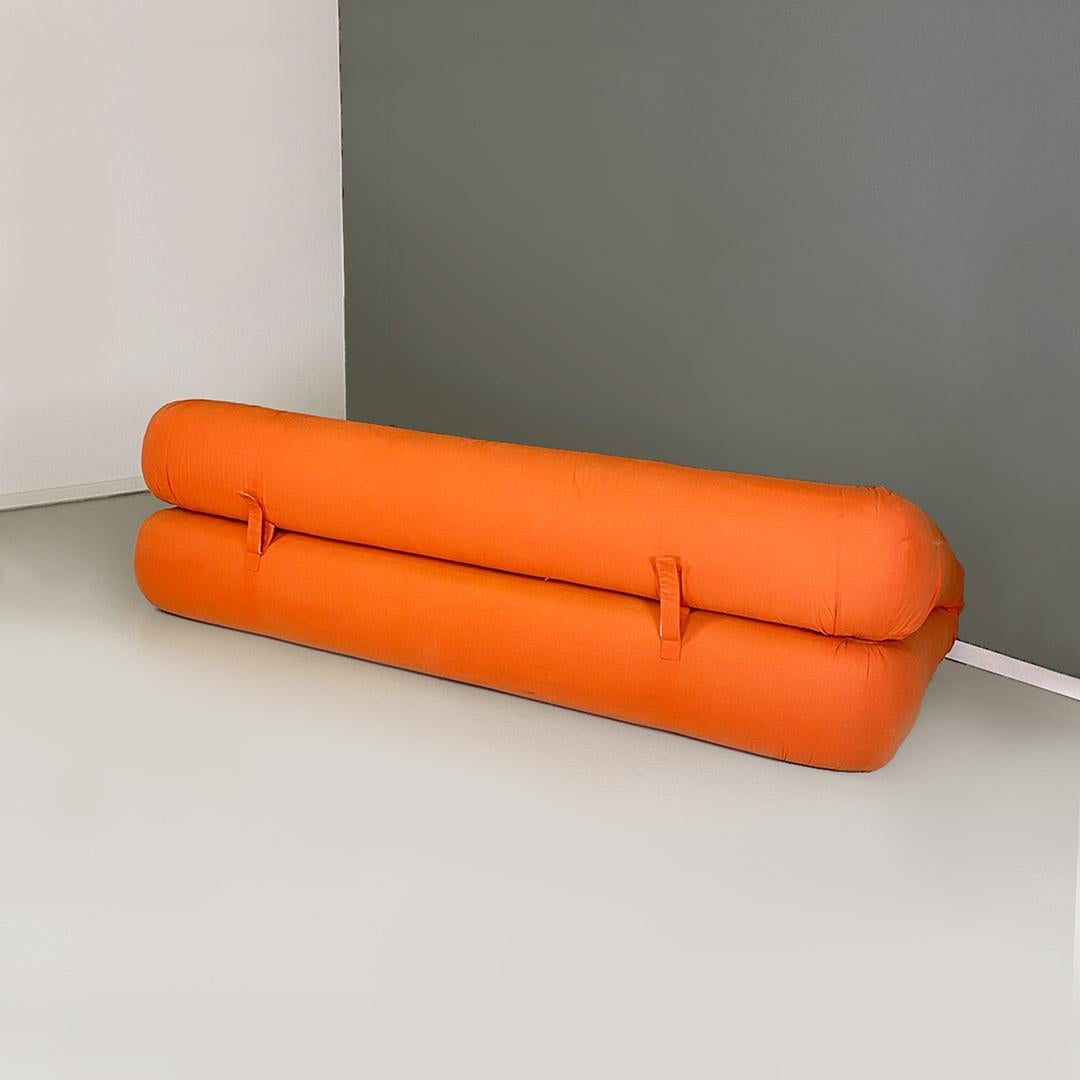 Orange fabric openable sofa bed, modern Italian, 1980s In Good Condition For Sale In MIlano, IT