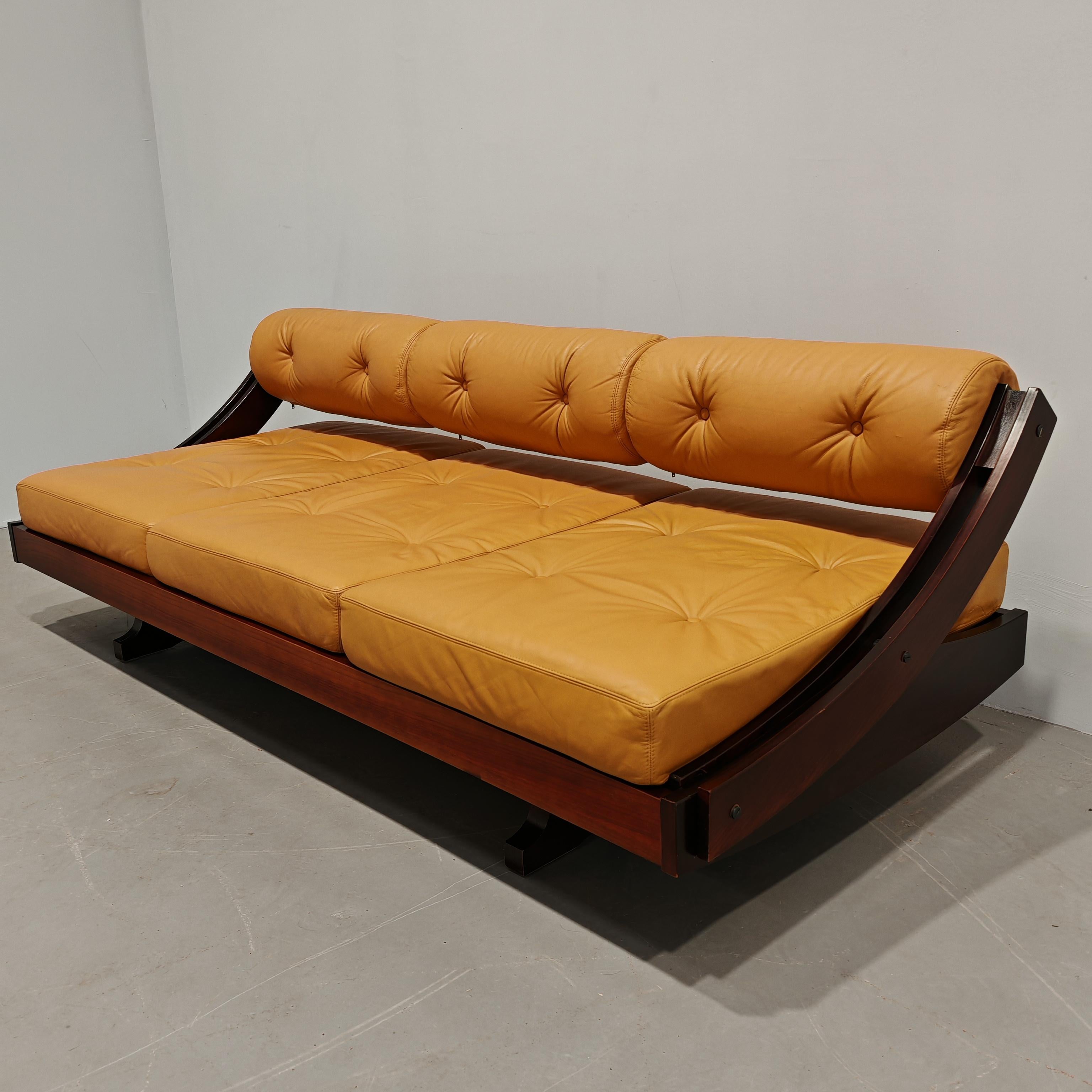 Italian canapé-lit en cuir design italien des années 60  GS.195 Gianni Songia pour Sormani en vente