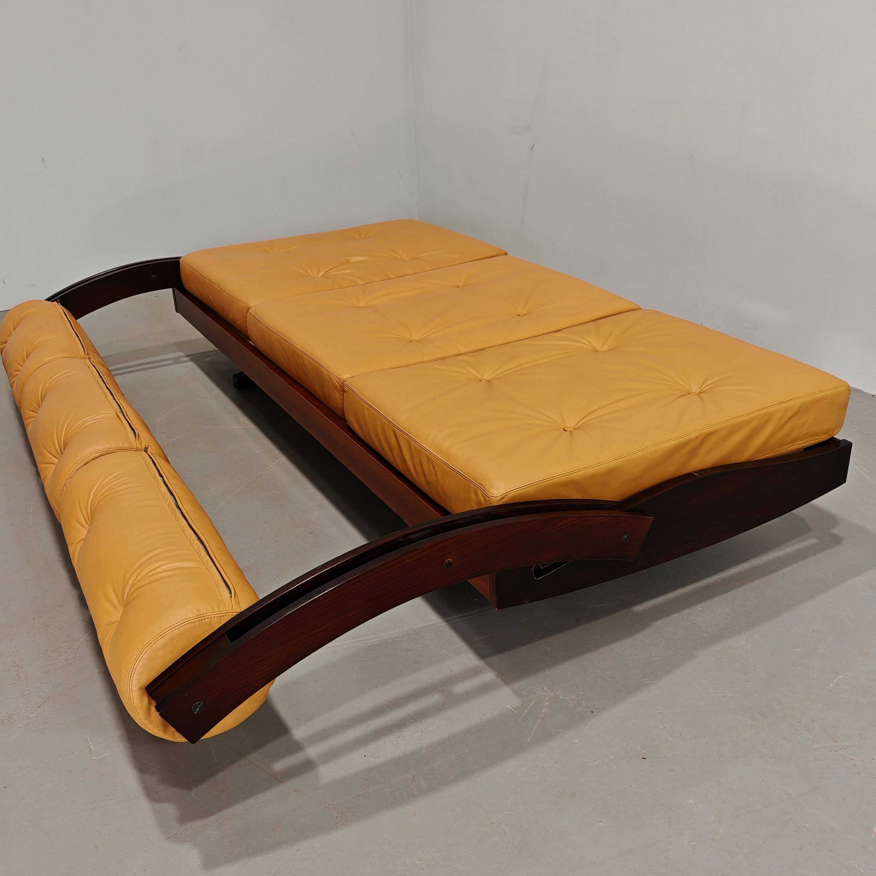 Cuir canapé-lit en cuir design italien des années 60  GS.195 Gianni Songia pour Sormani en vente