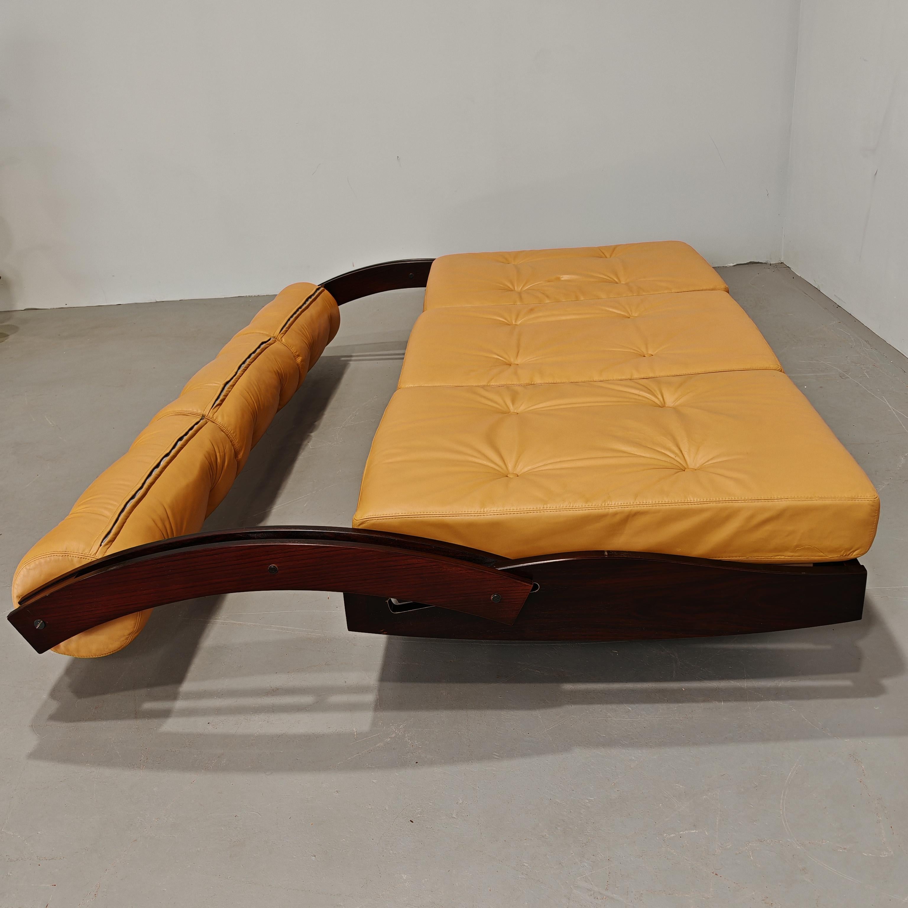 canapé-lit en cuir design italien des années 60  GS.195 Gianni Songia pour Sormani en vente 1