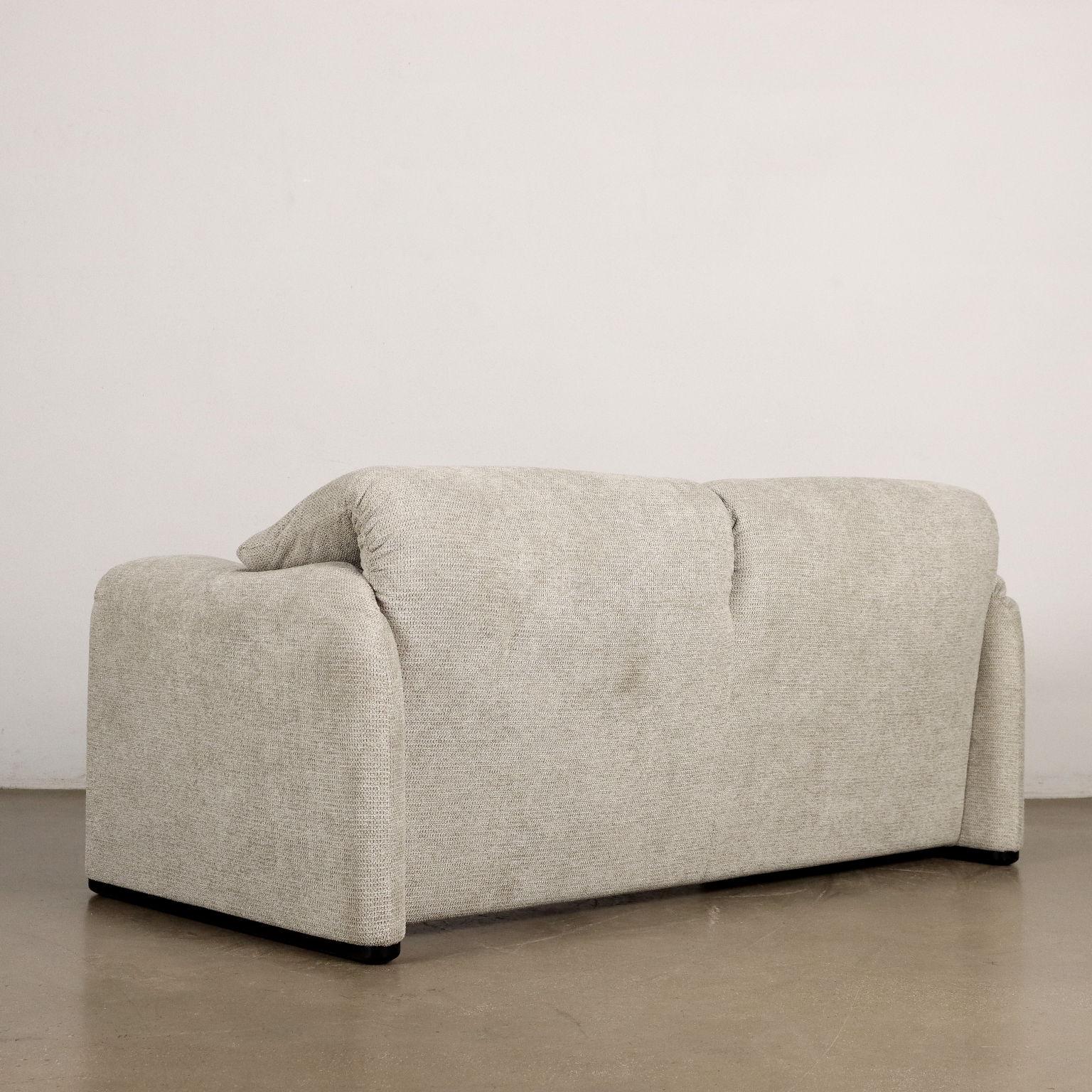 Maralunga sofa by Vico Magistretti for Cassina Anni 80 For Sale 3