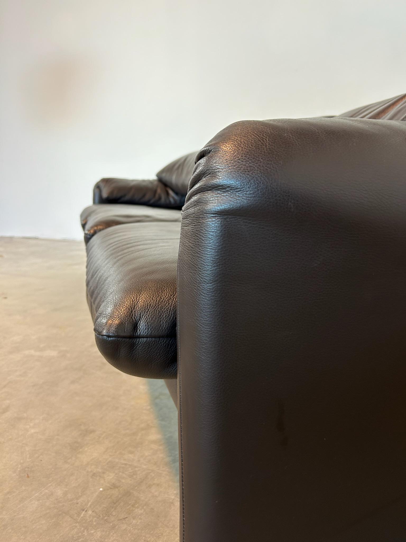 Divano Maralunga di Vico Magistretti per Cassina in pelle marrone tre posti en vente 4