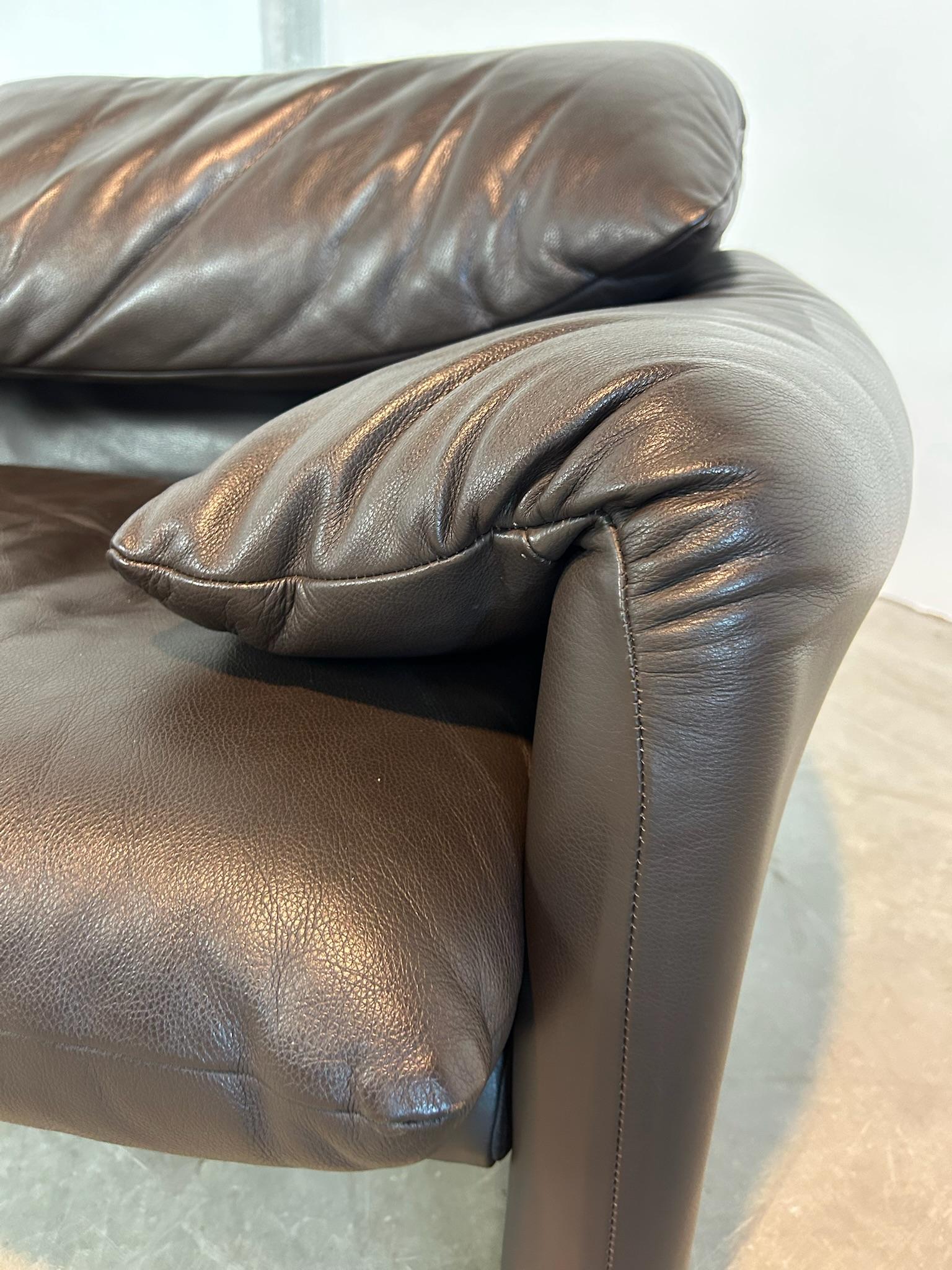 Divano Maralunga di Vico Magistretti per Cassina in pelle marrone tre posti en vente 5