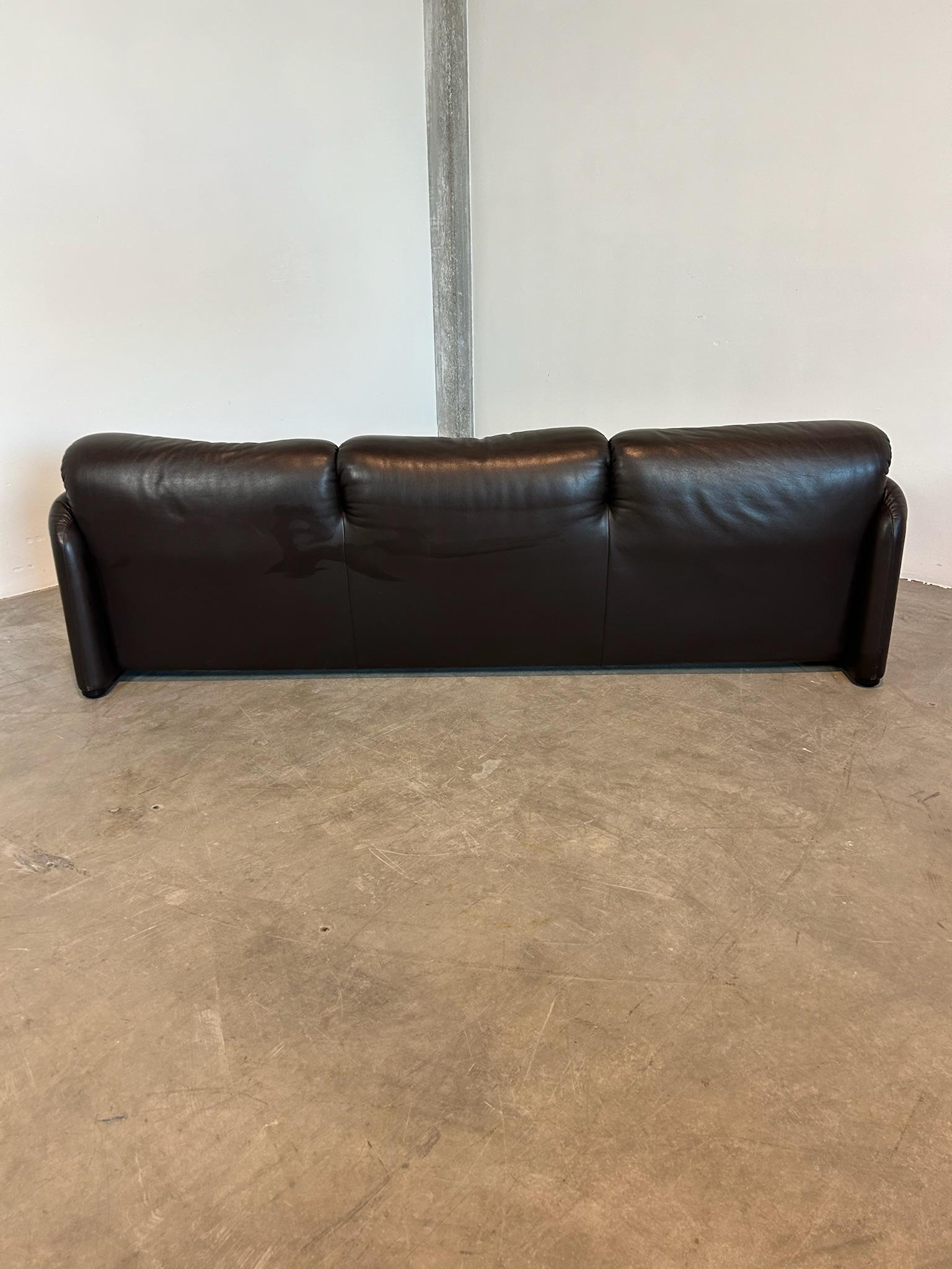 Divano Maralunga di Vico Magistretti per Cassina in pelle marrone tre posti en vente 6