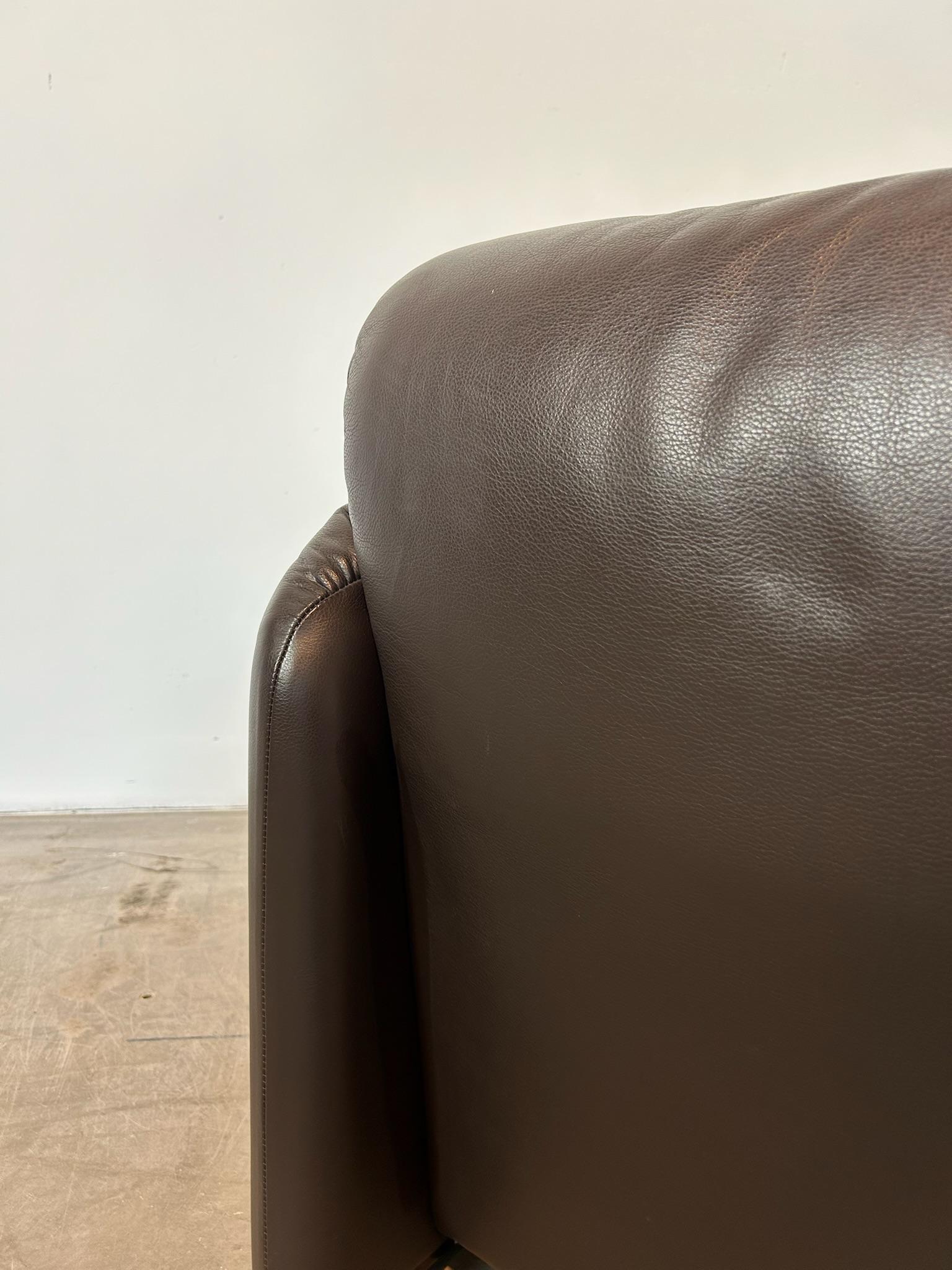 Divano Maralunga di Vico Magistretti per Cassina in pelle marrone tre posti en vente 7