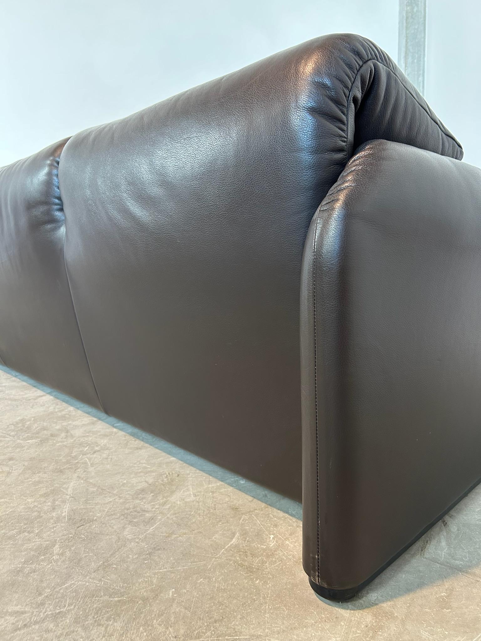 Divano Maralunga di Vico Magistretti per Cassina in pelle marrone tre posti en vente 8