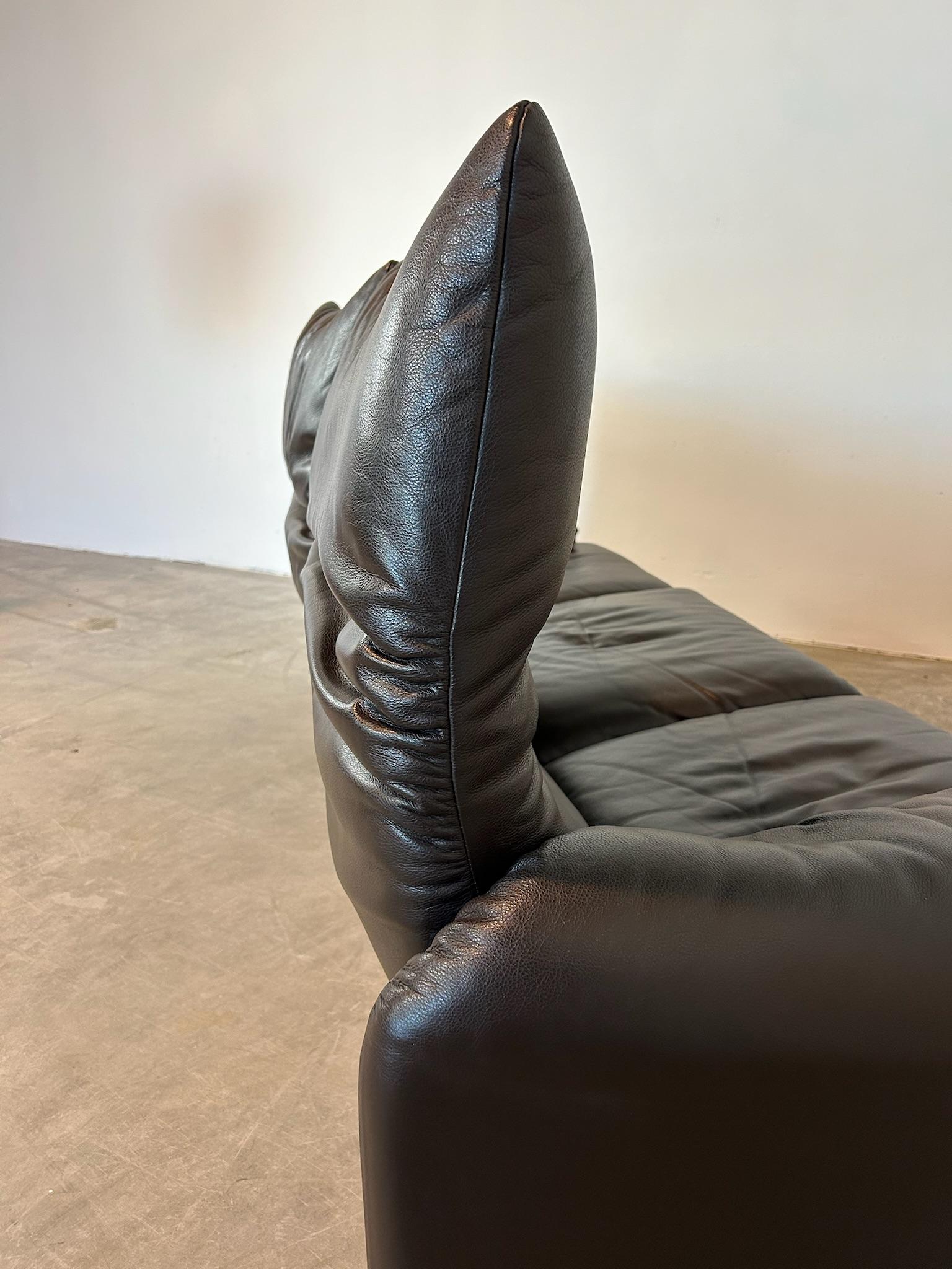 Divano Maralunga di Vico Magistretti per Cassina in pelle marrone tre posti en vente 10