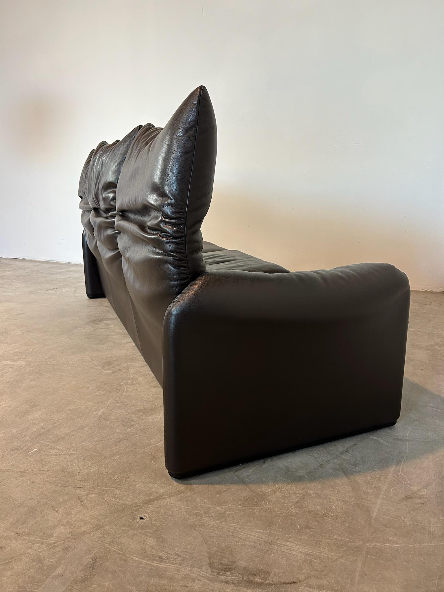 Divano Maralunga di Vico Magistretti per Cassina in pelle marrone tre posti en vente 11