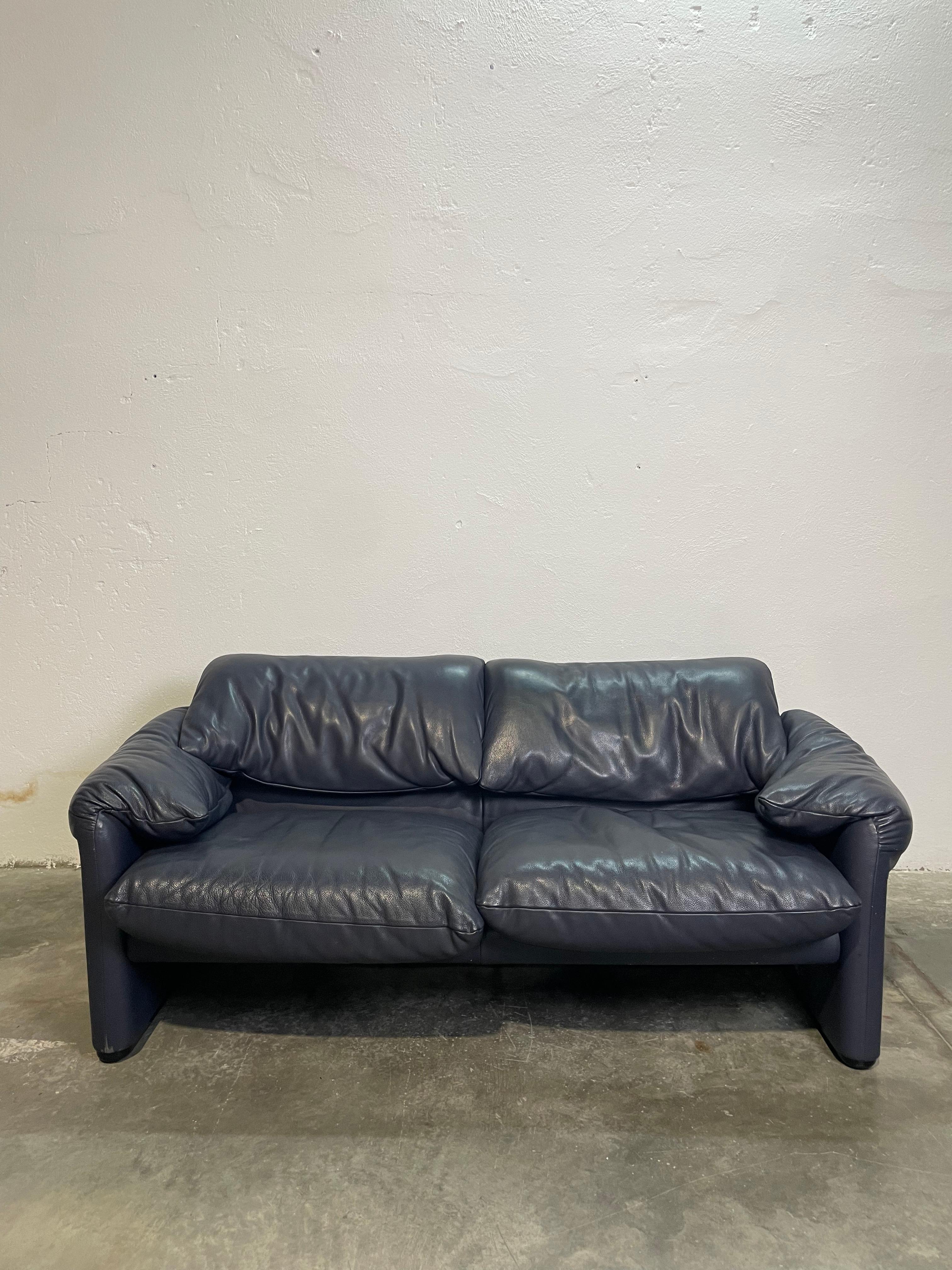 Italian Divano Maralunga Vico Magistretti Cassina pelle blue