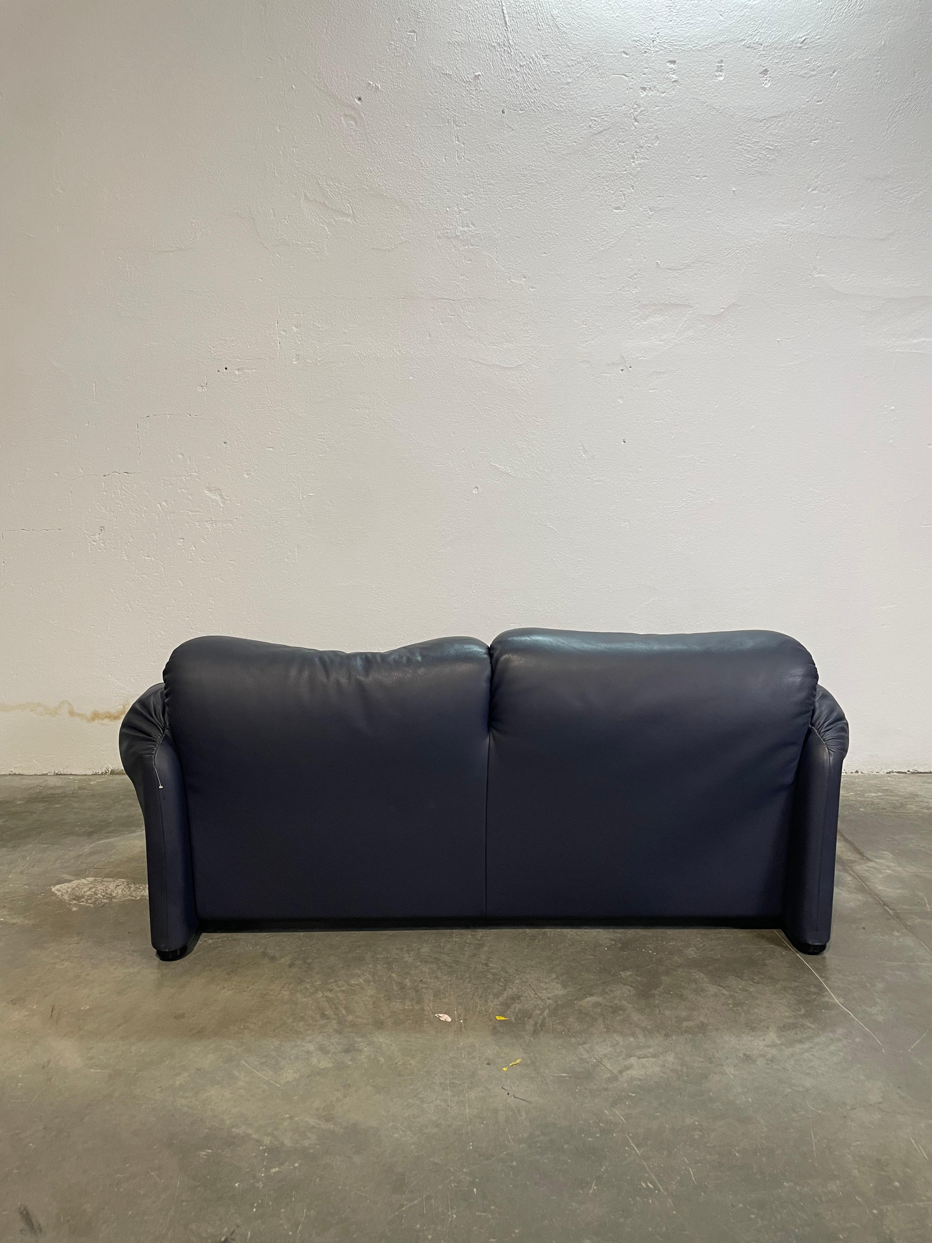 Leather Divano Maralunga Vico Magistretti Cassina pelle blue