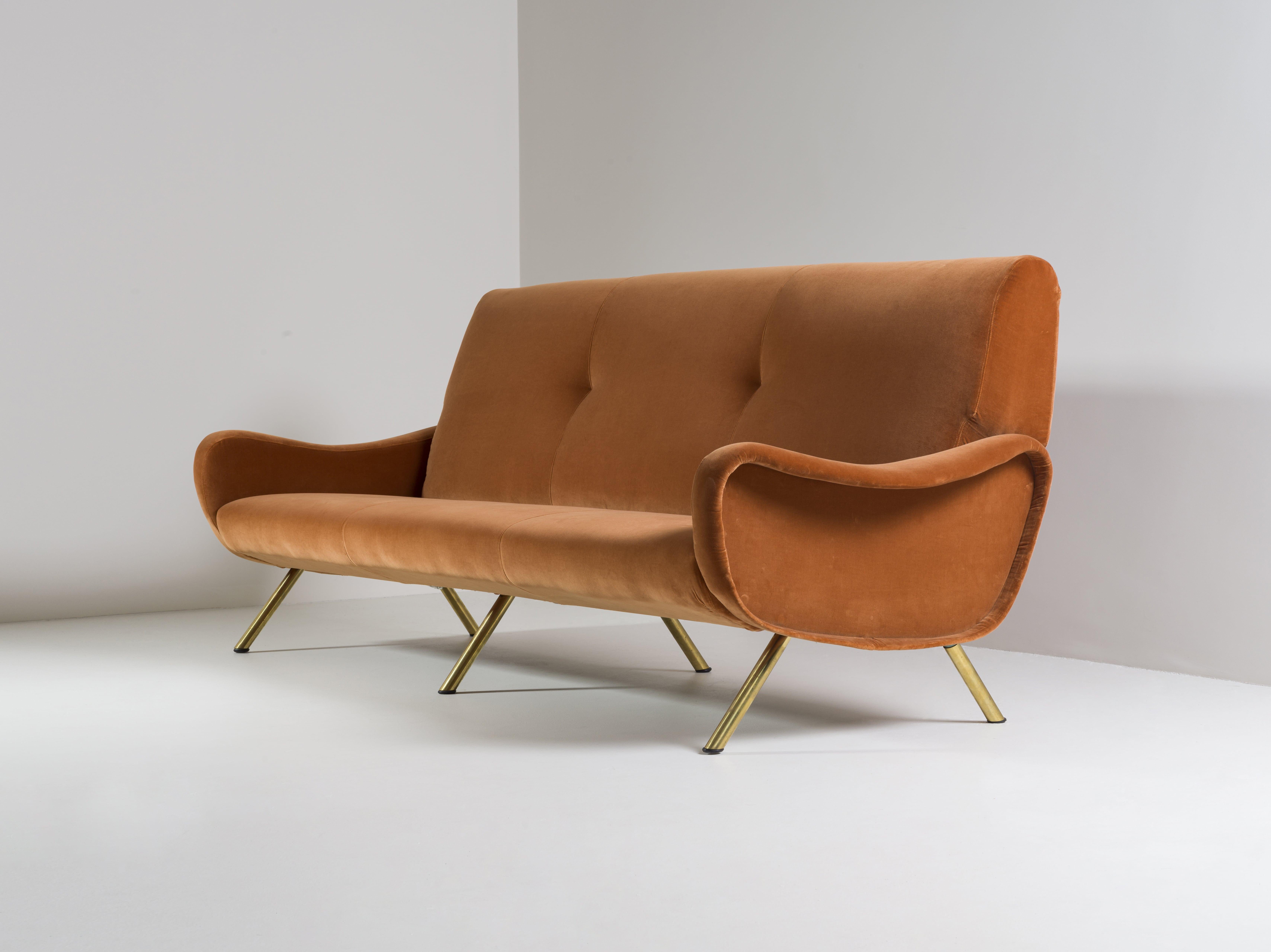 Magnifique et authentique canapé Lady de Marco Zanuso pour Arflex, Italie, années 1950. Il a été récemment recouvert d'un fin velours  
