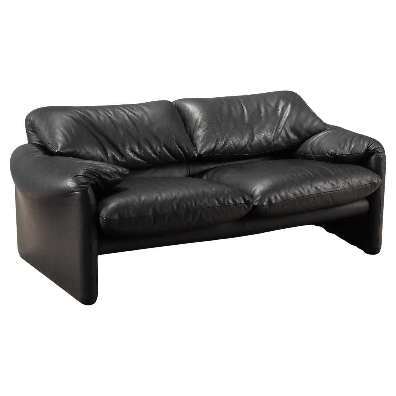 Divano modello 'Maralunga' Cassina Design di Vico Magistretti anni '90