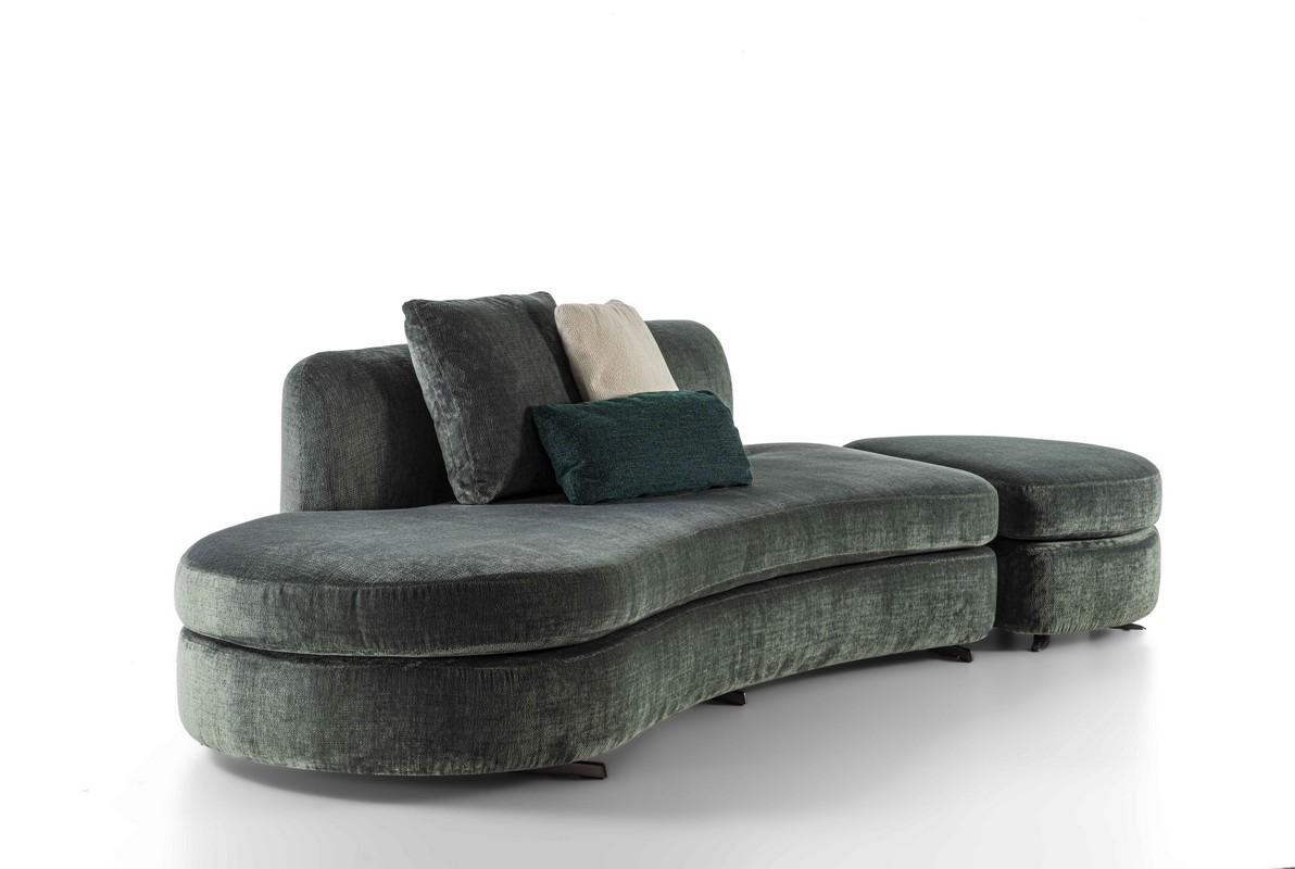 Italian Canapé moderne en velours incurvé Contour sans accoudoirs en vente