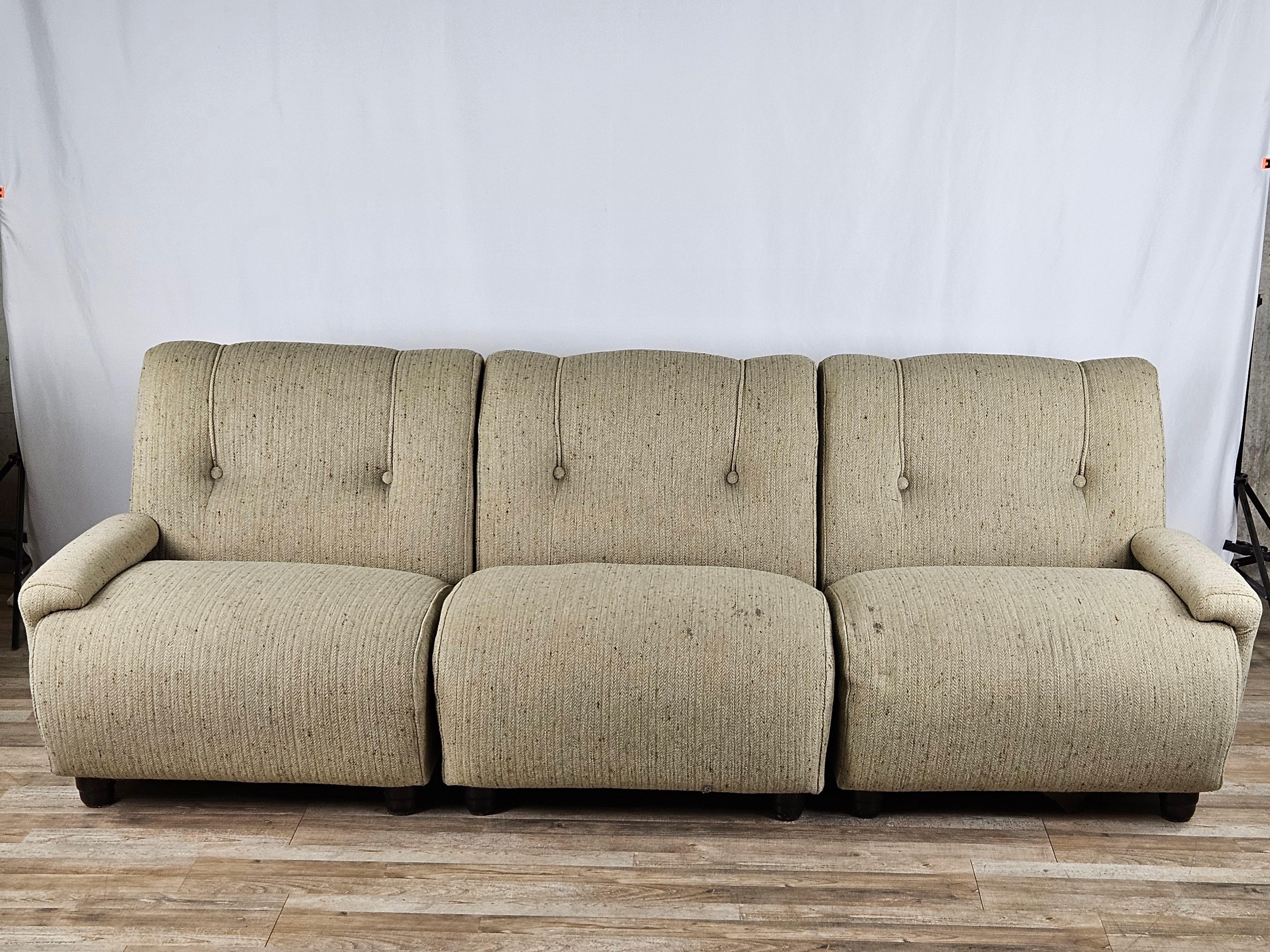 Italian Modular corner sofa four seats in 1970s fabric For Sale