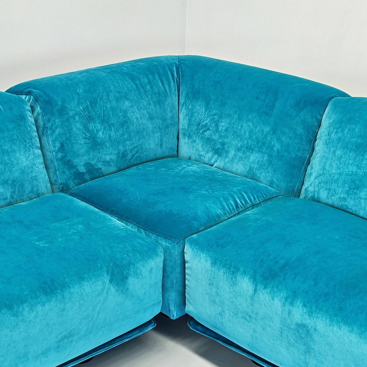 Sofá esquinero modular 4 plazas Azul claro  Cassina Fiandra - Magistretti 80s en venta 6
