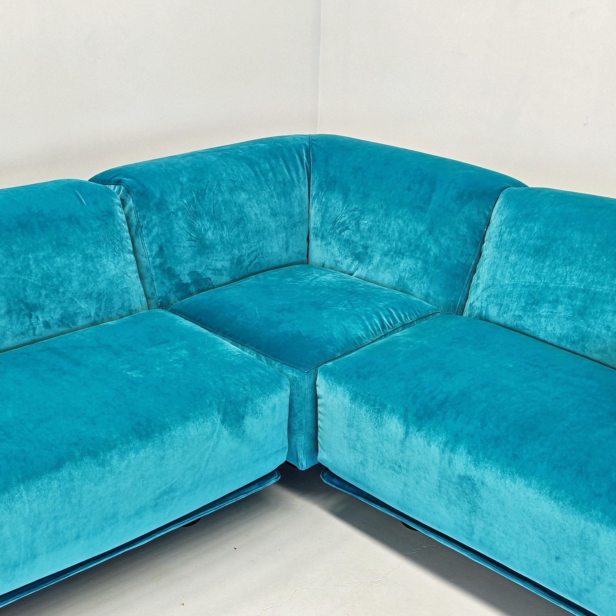 Sofá esquinero modular 4 plazas Azul claro  Cassina Fiandra - Magistretti 80s en venta 8