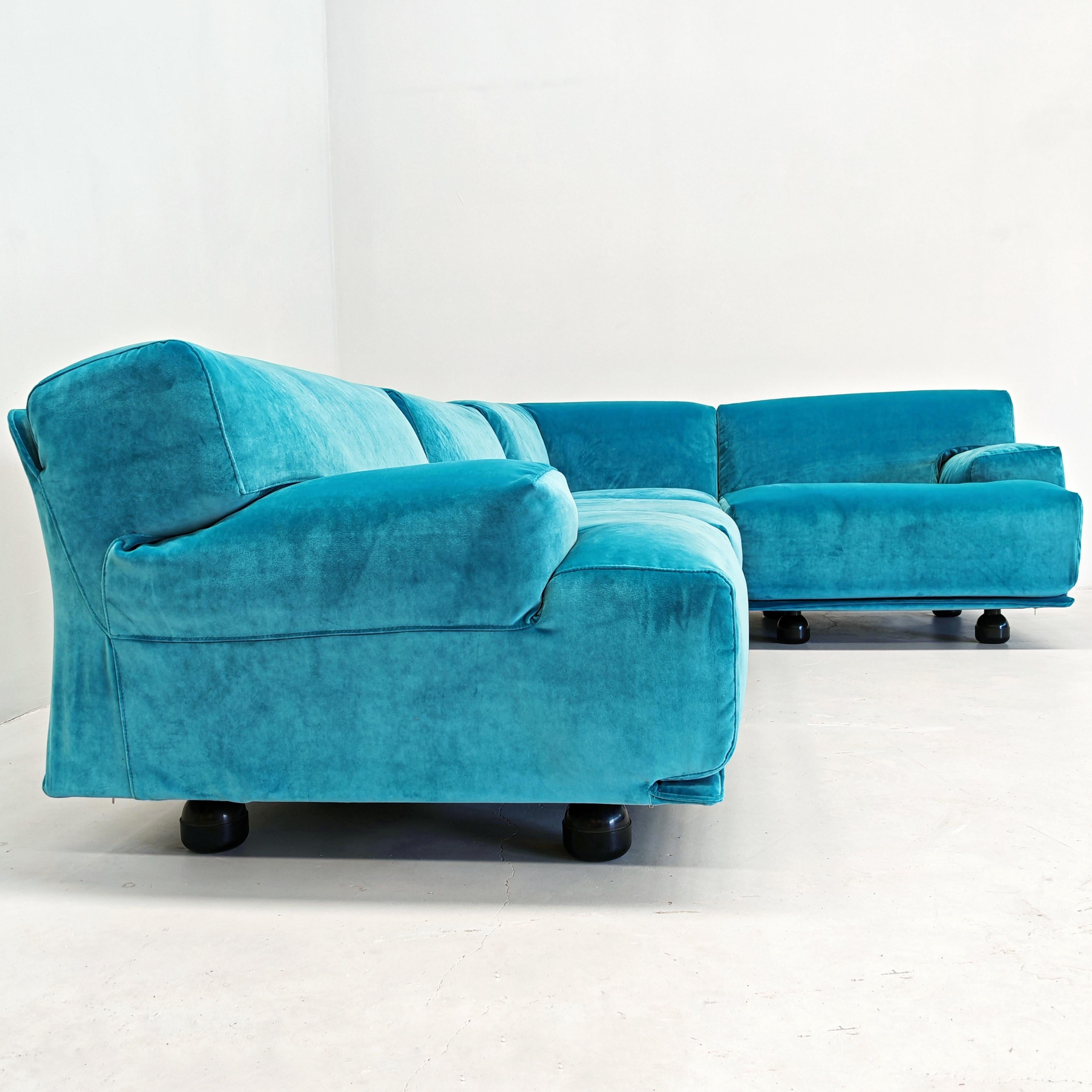 Sofá esquinero modular 4 plazas Azul claro  Cassina Fiandra - Magistretti 80s Terciopelo en venta