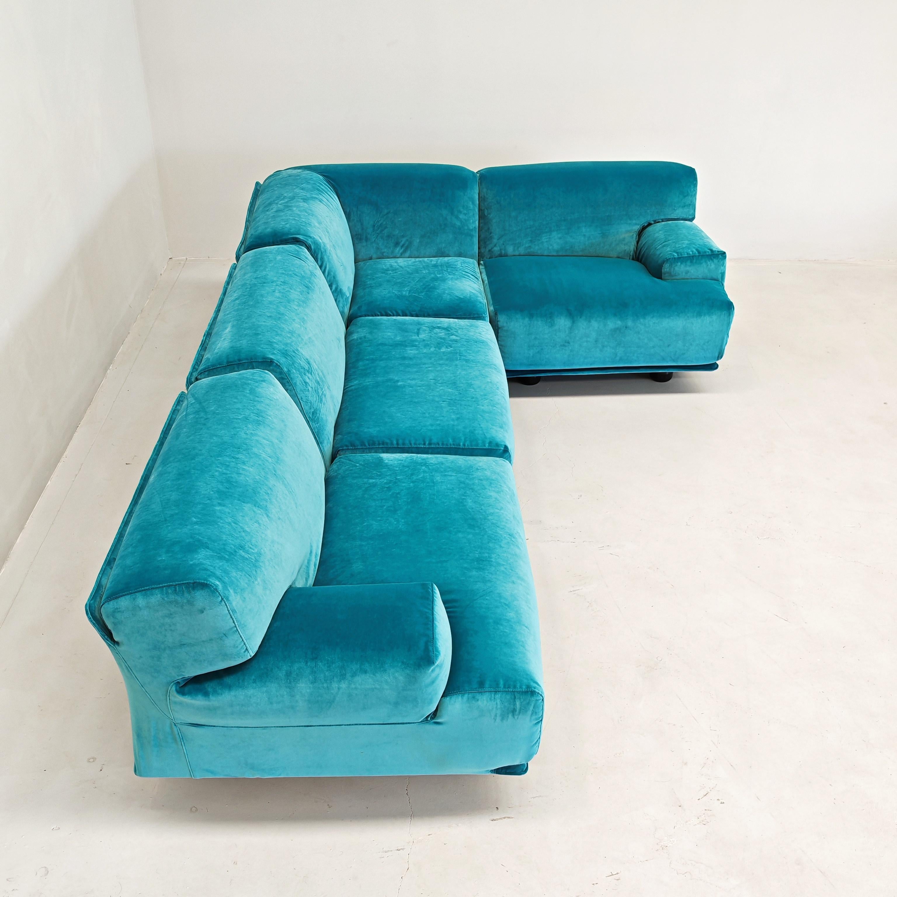 Sofá esquinero modular 4 plazas Azul claro  Cassina Fiandra - Magistretti 80s en venta 1