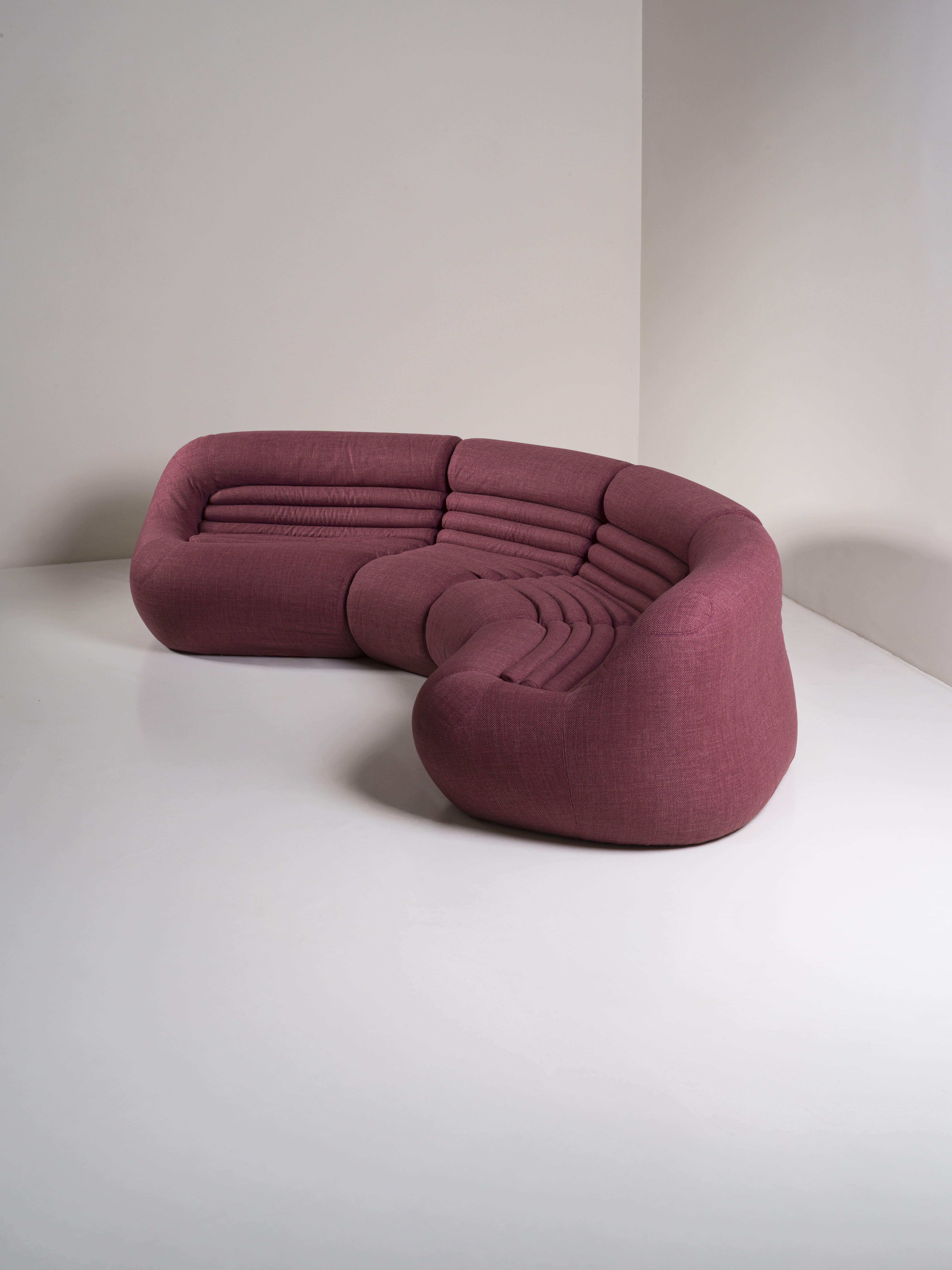 Modular fabric sofa designed by Jonathan de Pas, Donato D'Urbino, Paolo Lomazzi for BBB Bonacina model Carrera  Italy 1969.

Large curved modular sofa, consisting of 2 end elements and 2 center elements. 
This sofa shows beautiful lines, which is