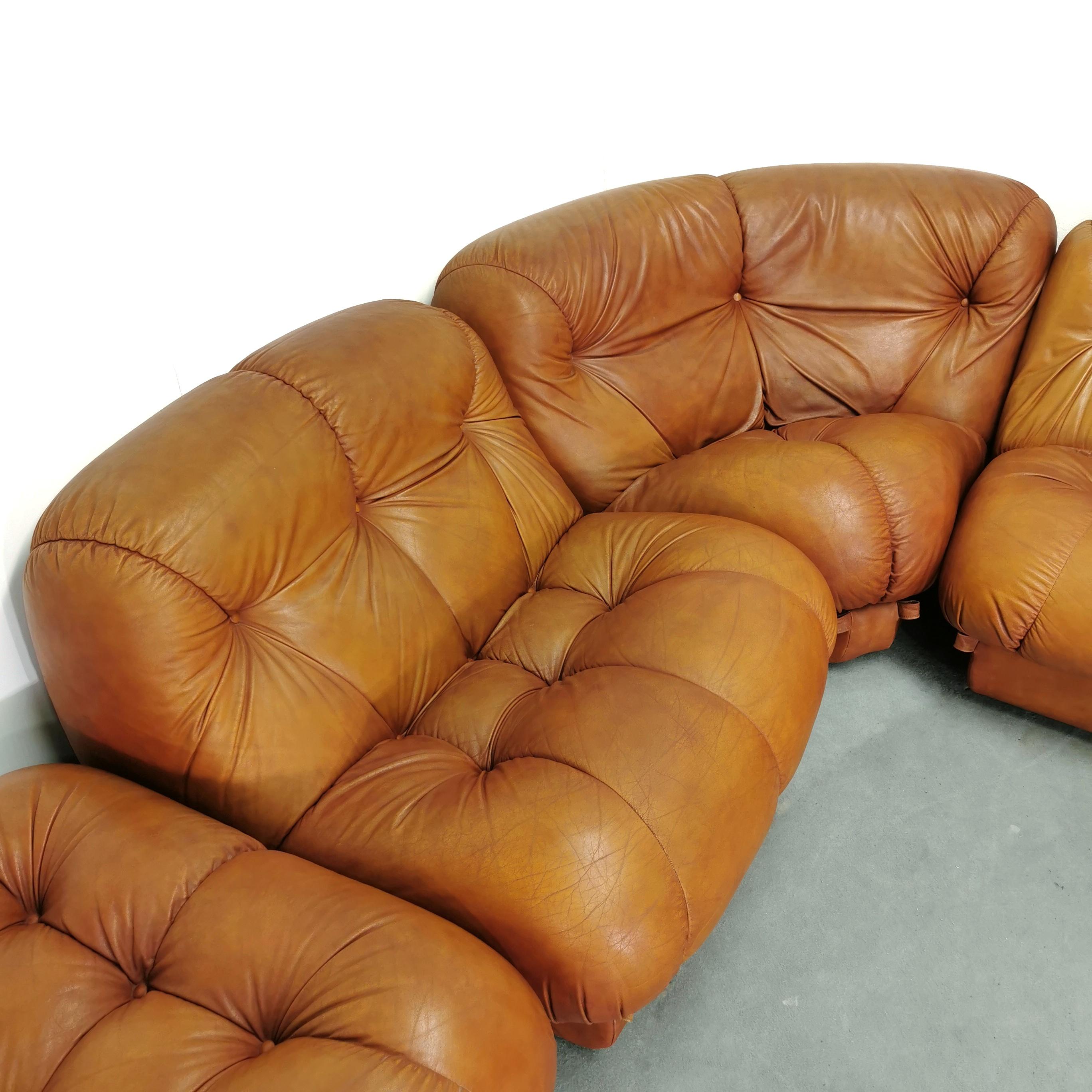 Nuvolone modular leather sofa 5 modules 70s Rino Maturi for Mimo Design  For Sale 3