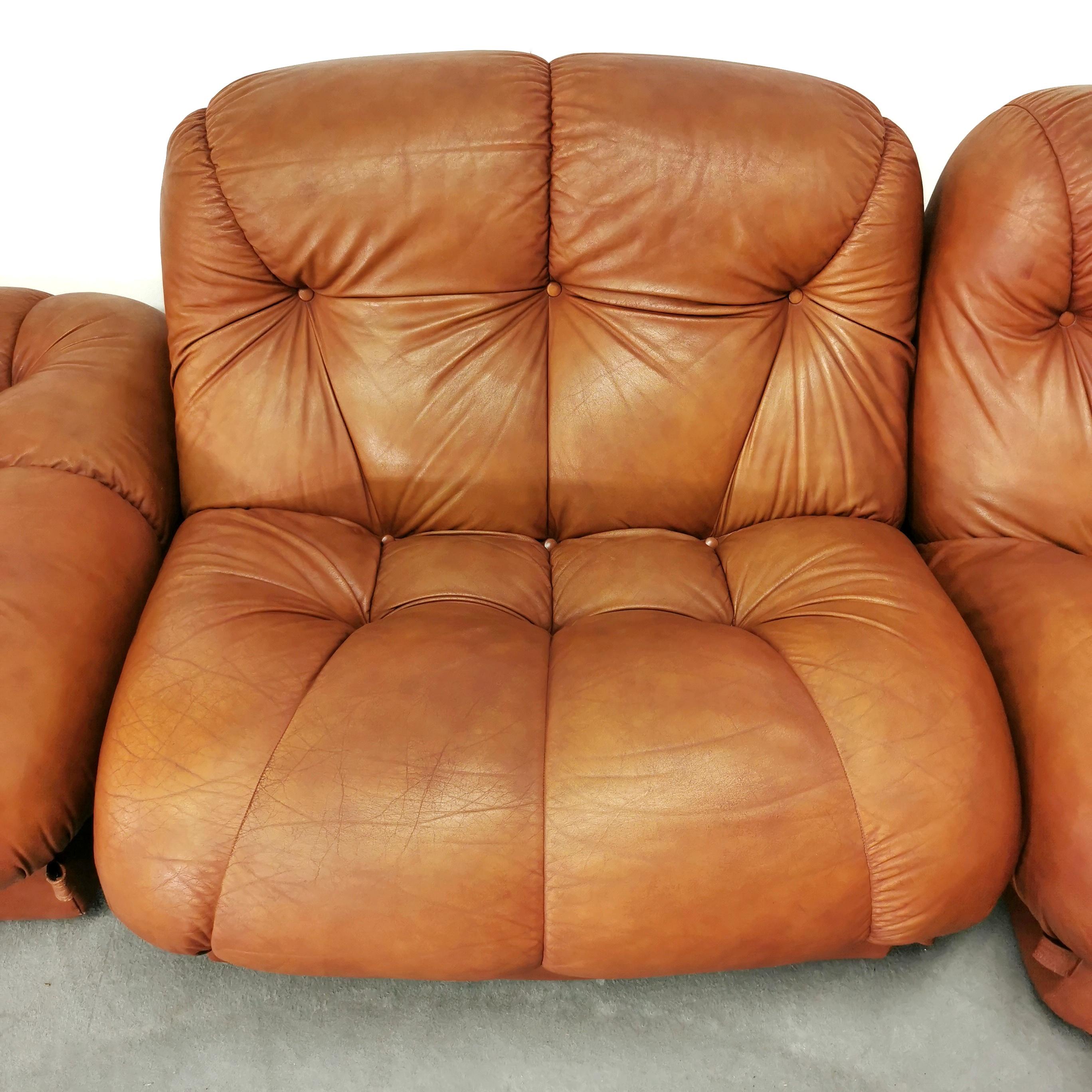 Nuvolone modular leather sofa 5 modules 70s Rino Maturi for Mimo Design  For Sale 5
