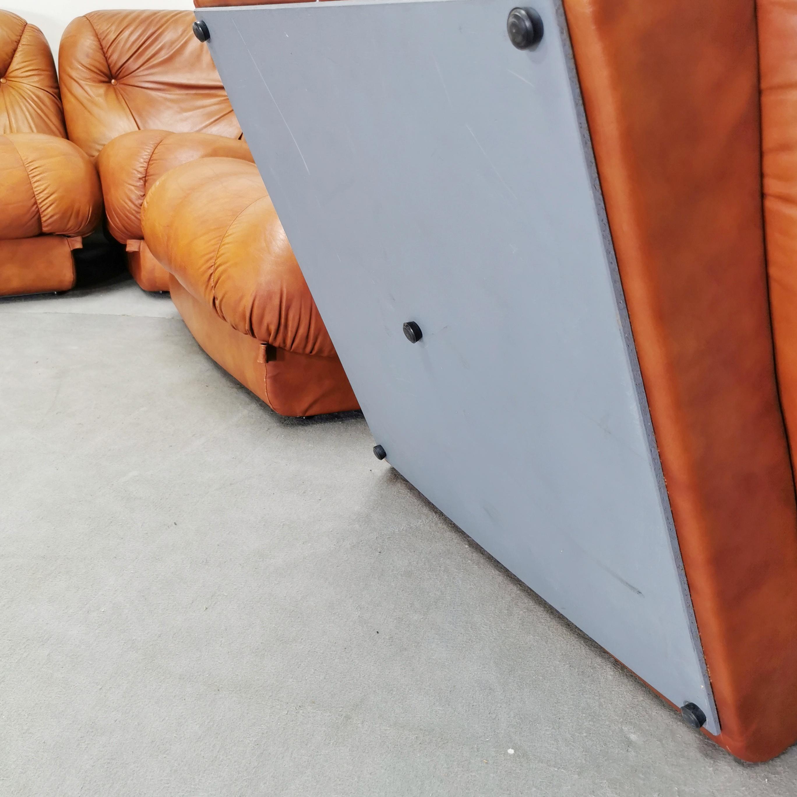 Nuvolone modular leather sofa 5 modules 70s Rino Maturi for Mimo Design  For Sale 6