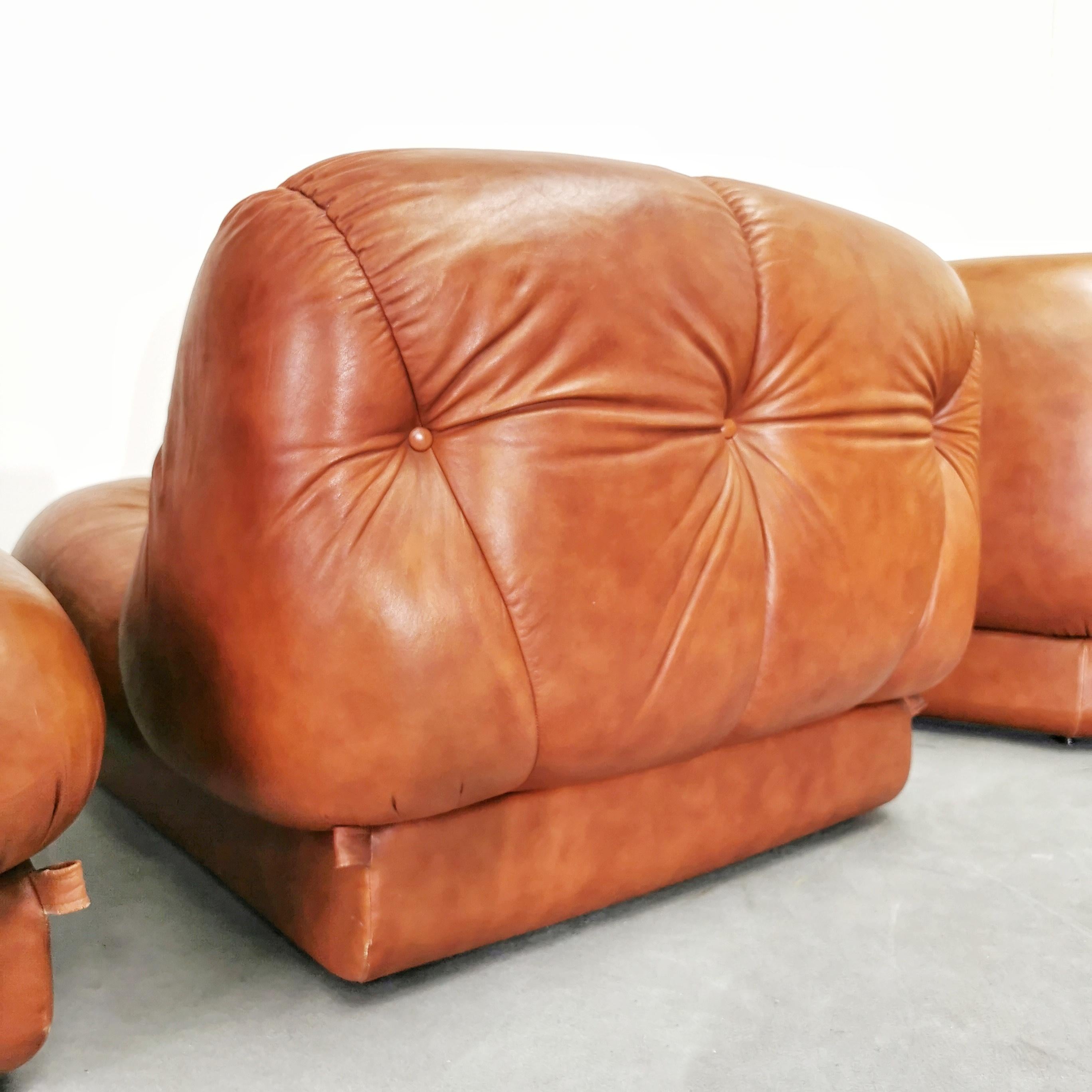Nuvolone modular leather sofa 5 modules 70s Rino Maturi for Mimo Design  For Sale 12