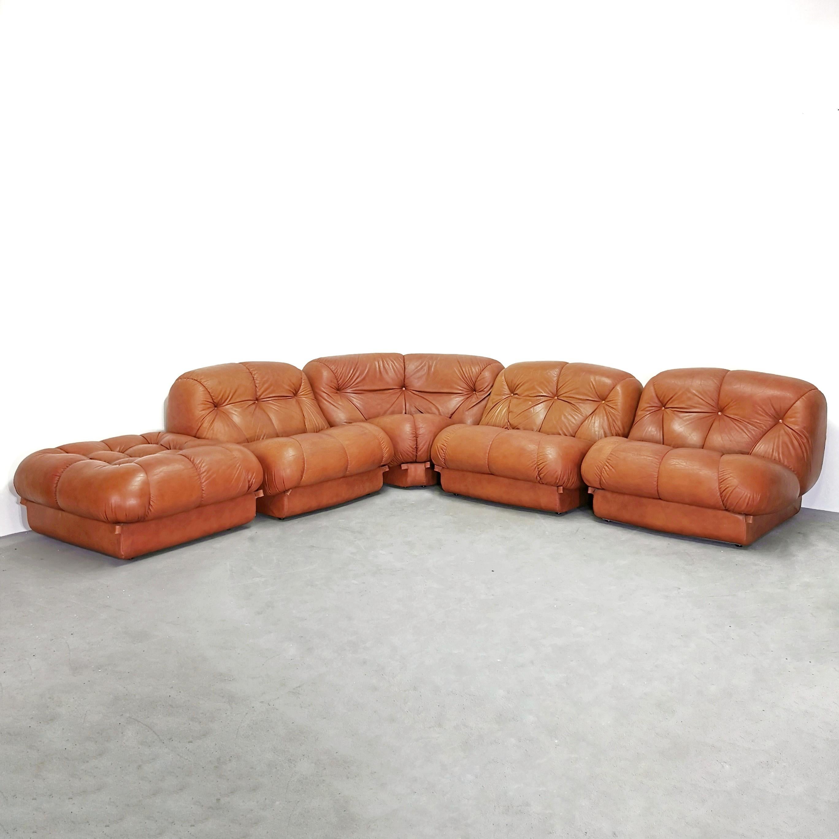 Leather Nuvolone modular leather sofa 5 modules 70s Rino Maturi for Mimo Design  For Sale