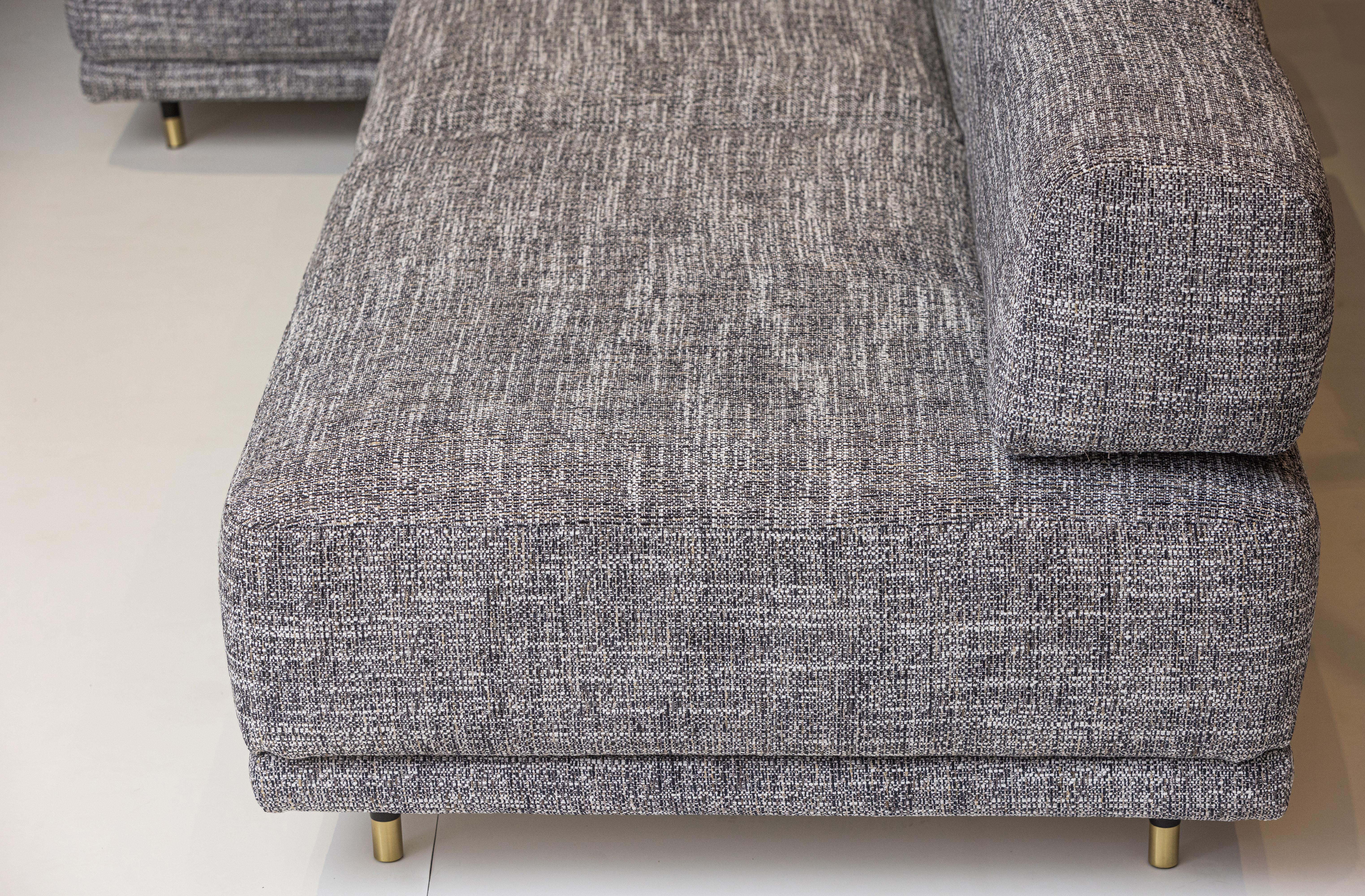 Italian SOLO modular sofa in gray fabric. By Legame Italia For Sale