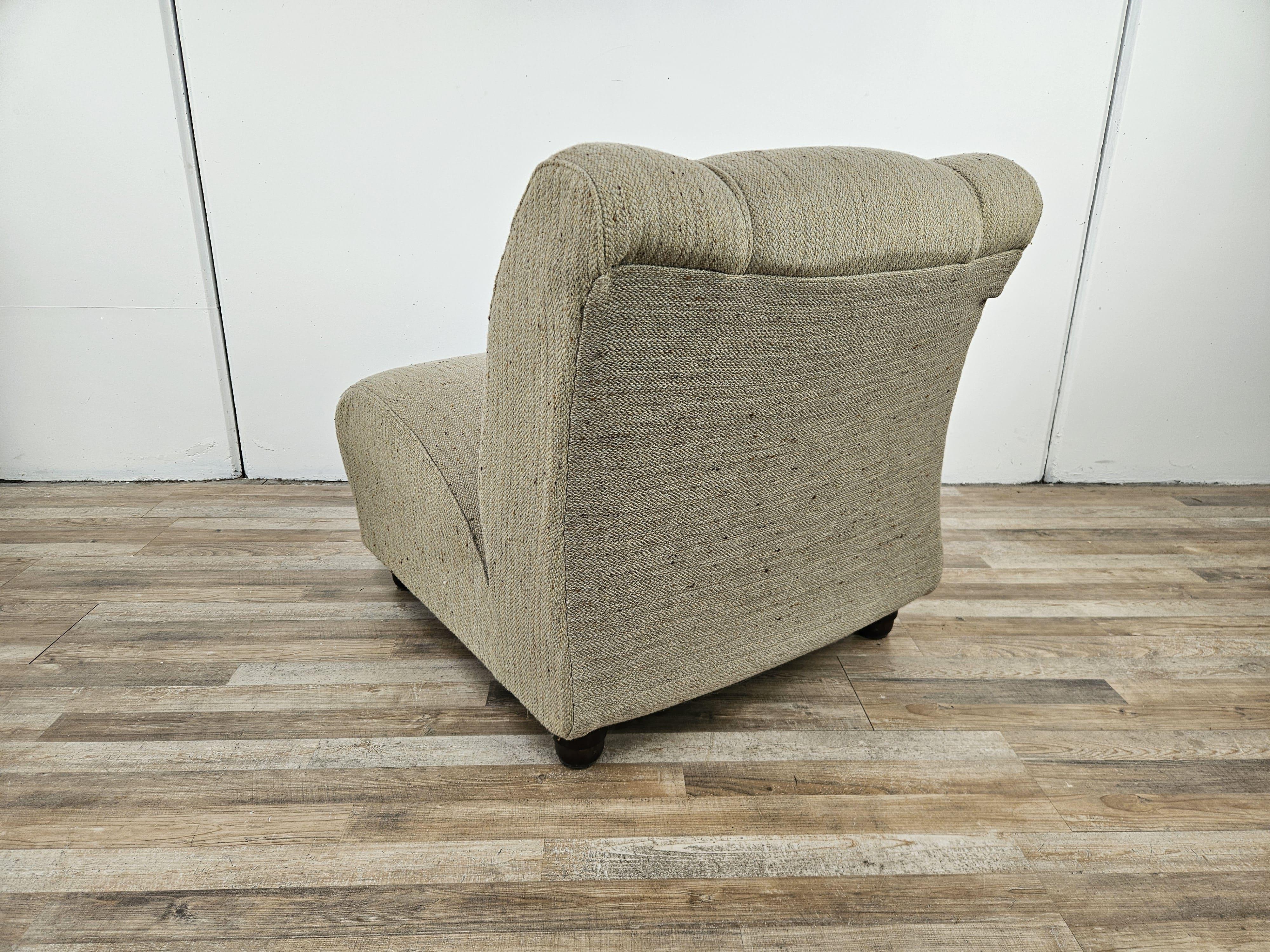 Canapé modulaire à trois places en tissu gris des années 1970 en vente 10