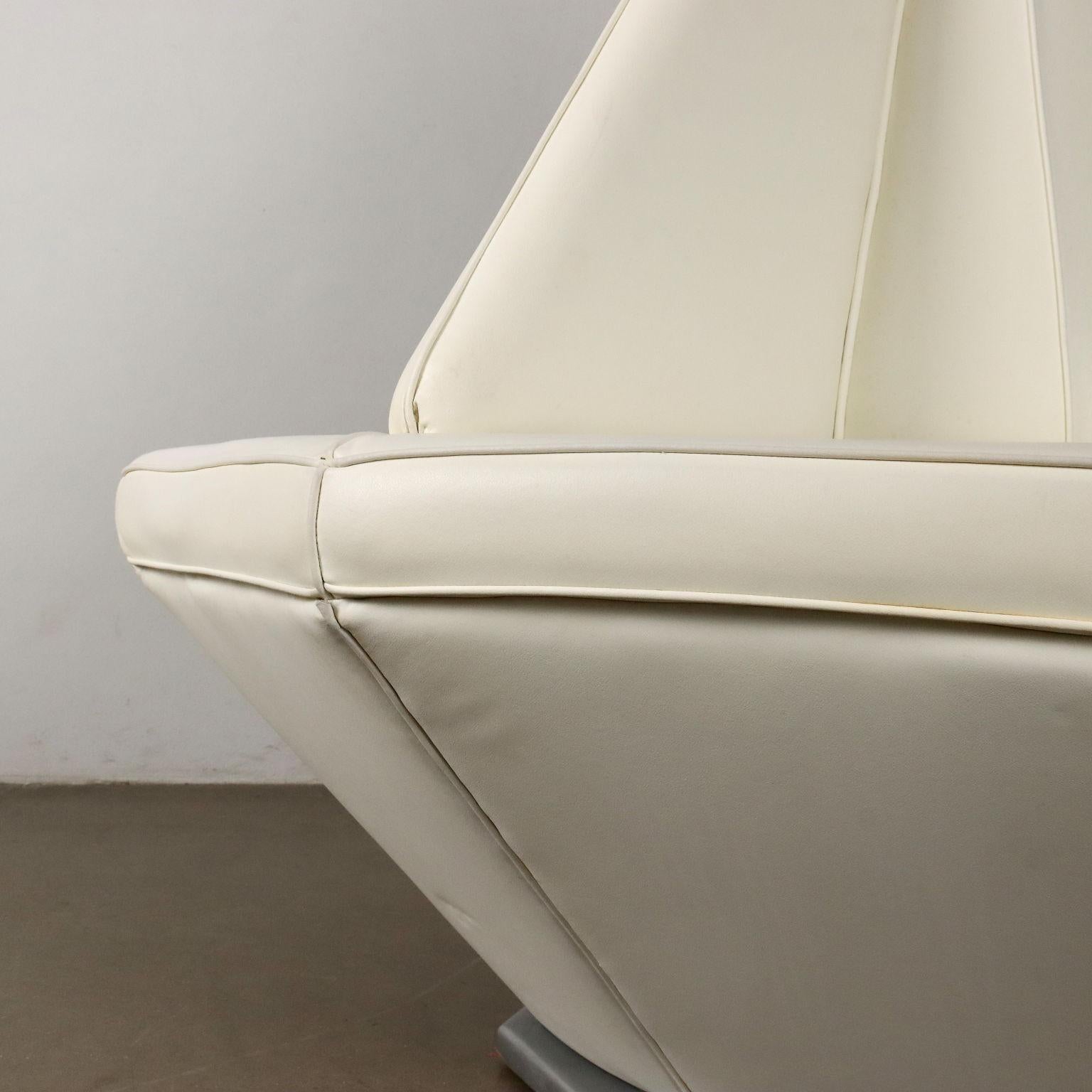 80er Jahre Polygonales Sofa in weißem Kunstleder (Late 20th Century) im Angebot