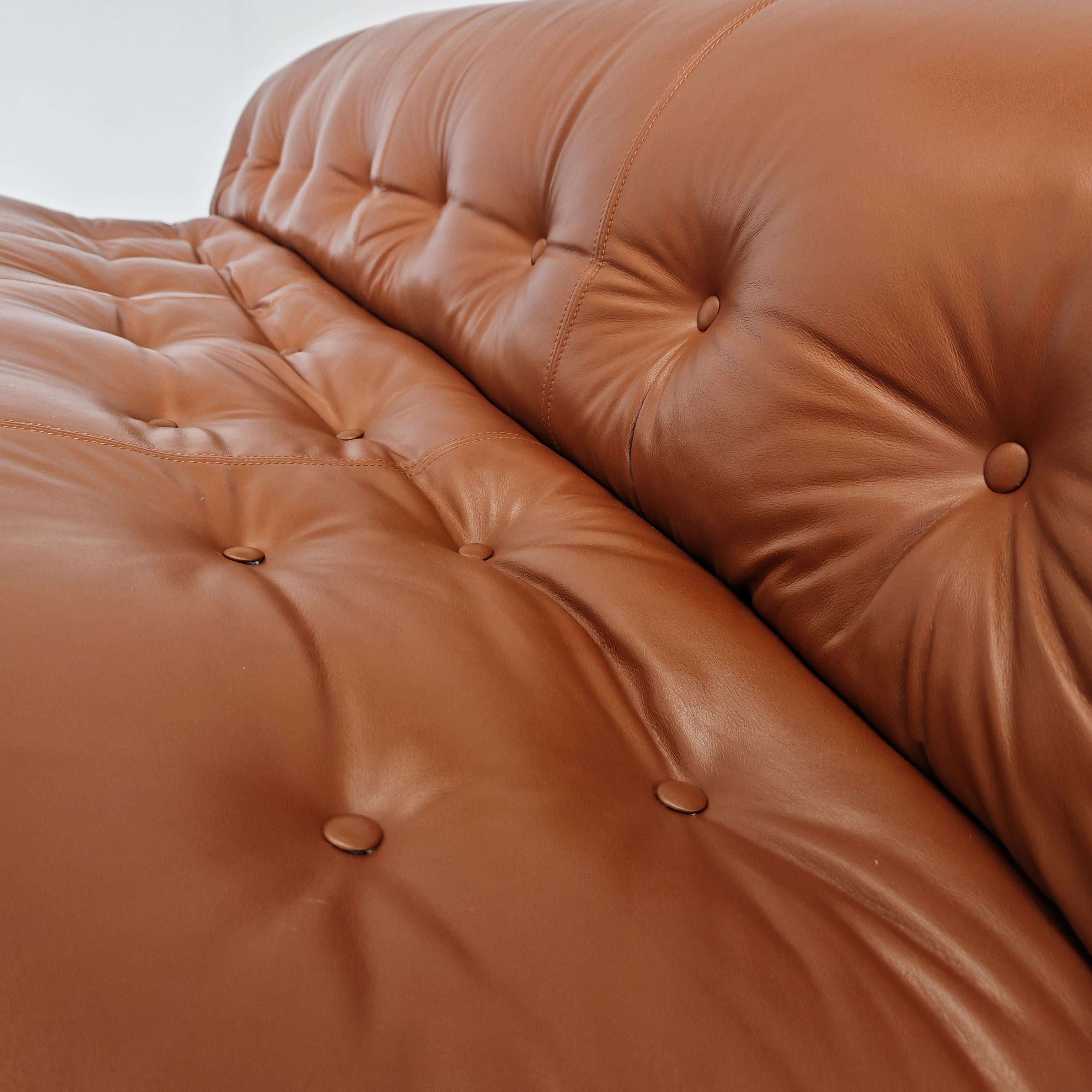 20th Century Canapé design Italie années 70 en cuir brun Soriana par Tobia Scarpa pour Cassina en vente
