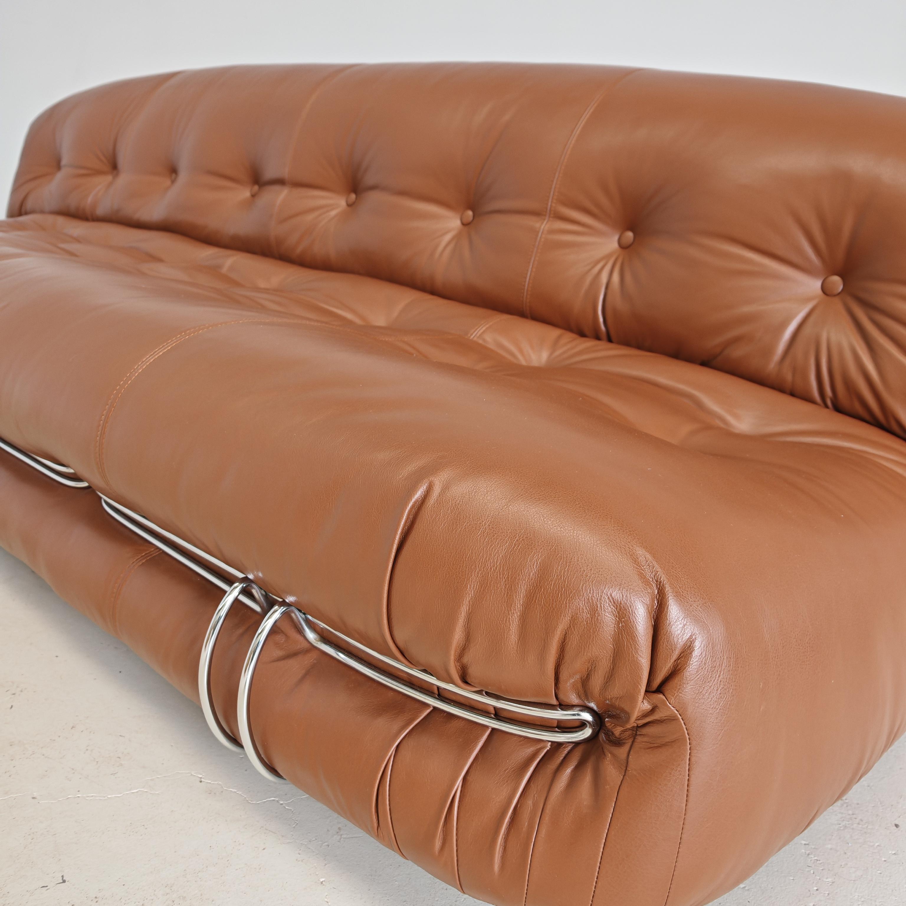 Cuir Canapé design Italie années 70 en cuir brun Soriana par Tobia Scarpa pour Cassina en vente