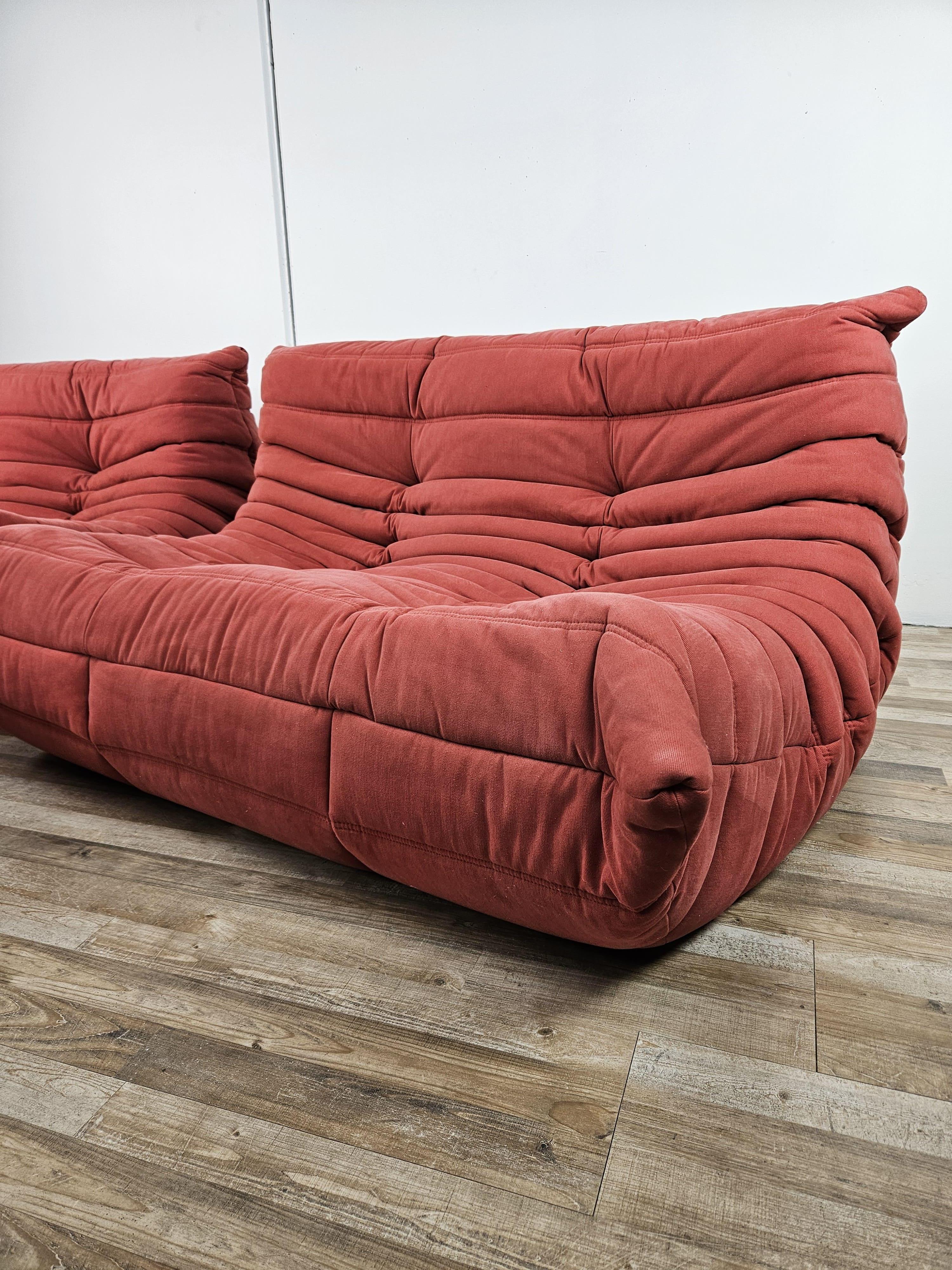 Divano Togo componibile di Michel Ducaroy per Ligne Roset in tessuto rosso 3