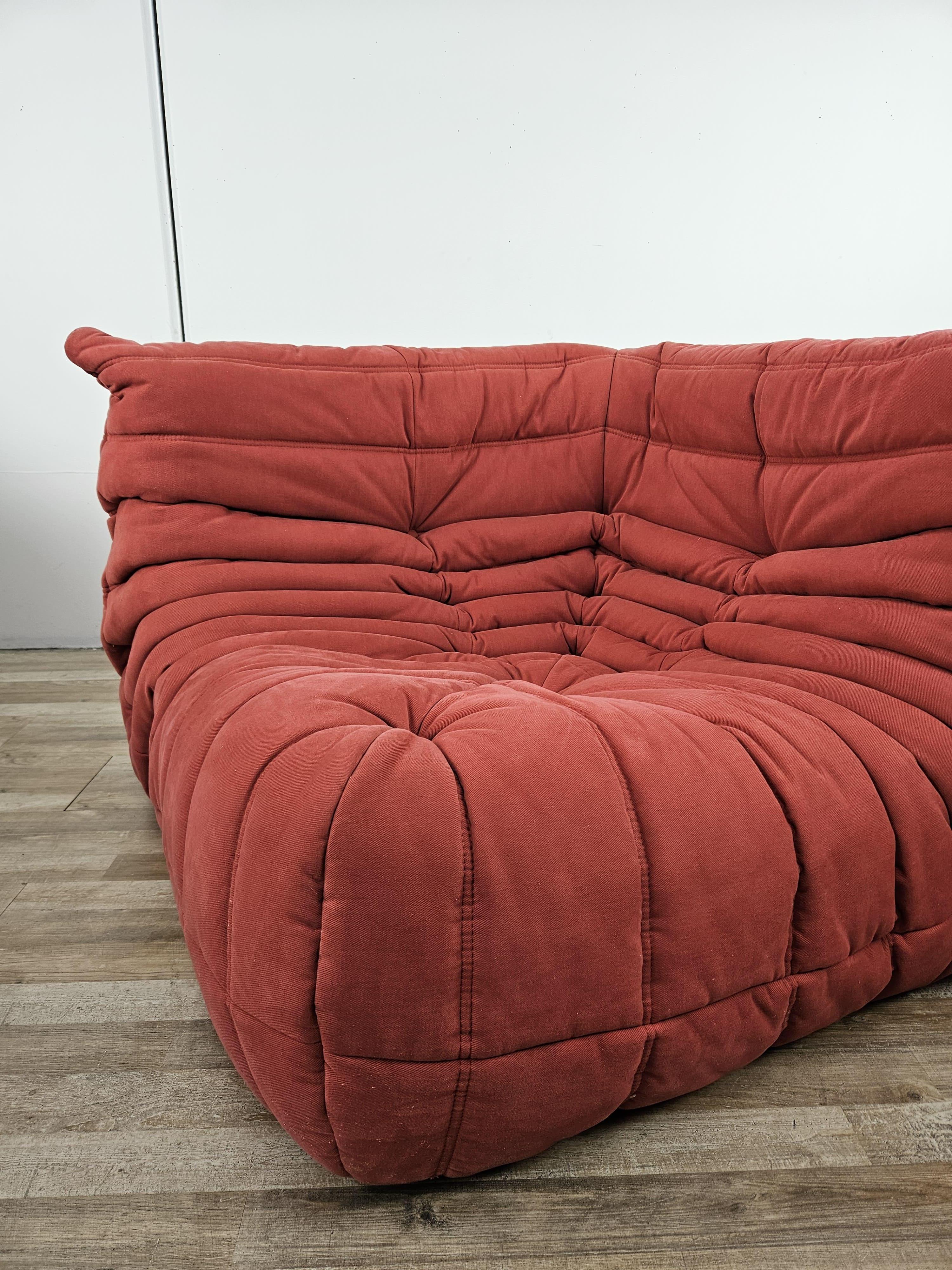Divano Togo componibile di Michel Ducaroy per Ligne Roset in tessuto rosso 4