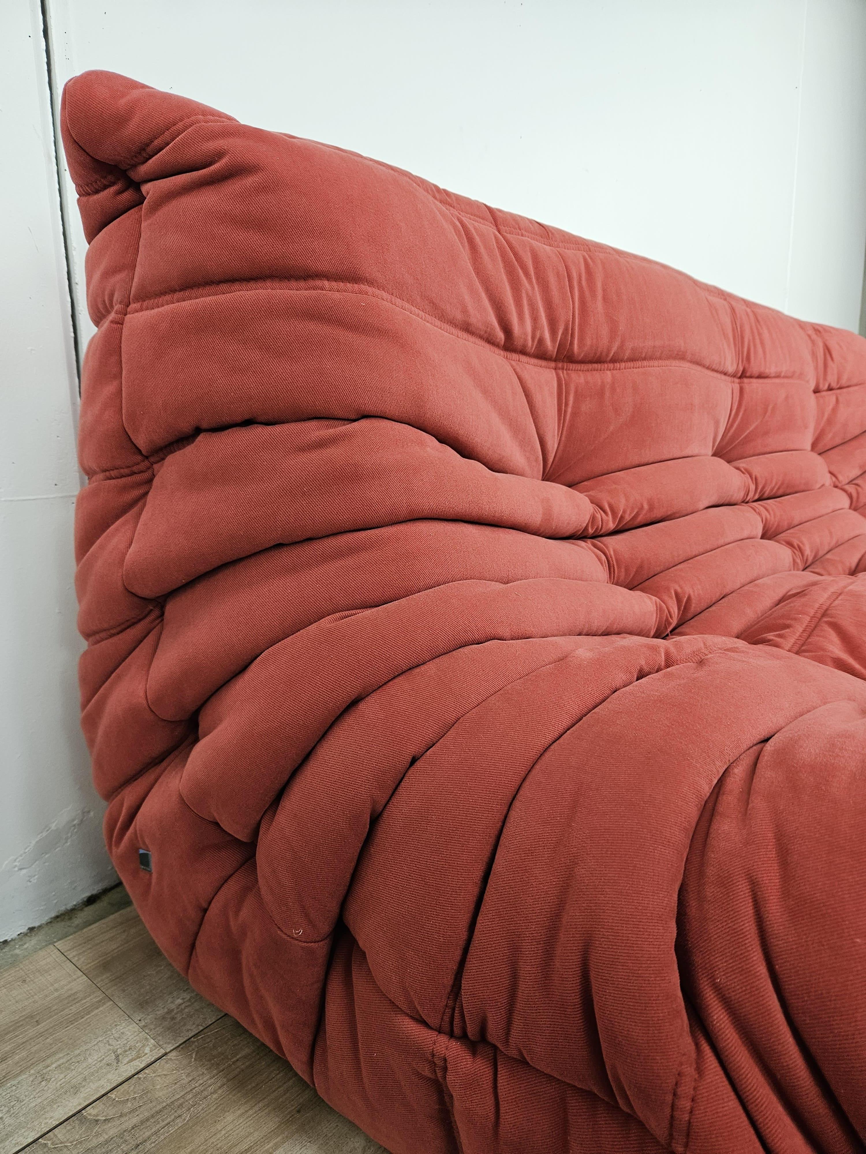 Divano Togo componibile di Michel Ducaroy per Ligne Roset in tessuto rosso 6