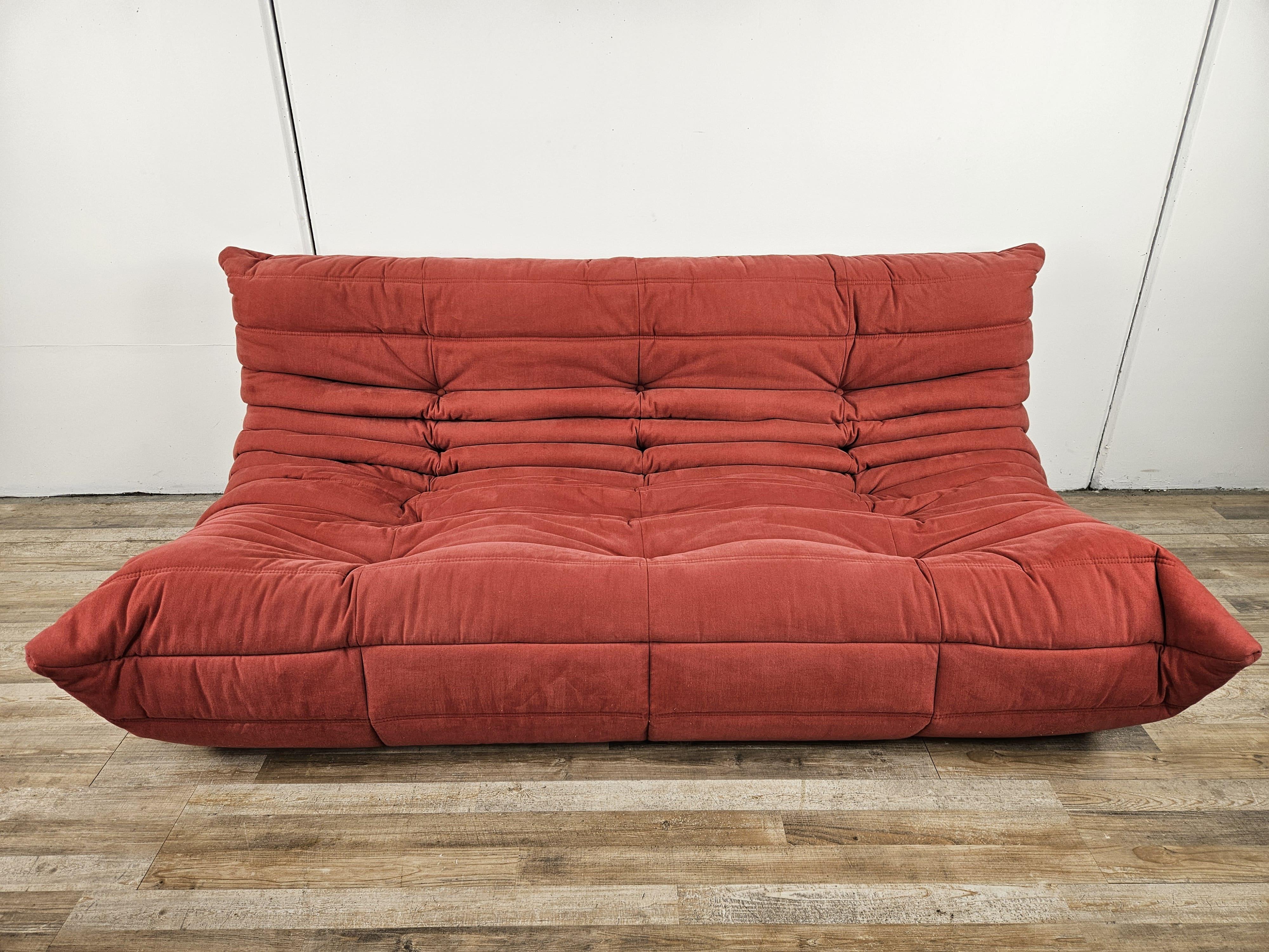 French Divano Togo componibile di Michel Ducaroy per Ligne Roset in tessuto rosso