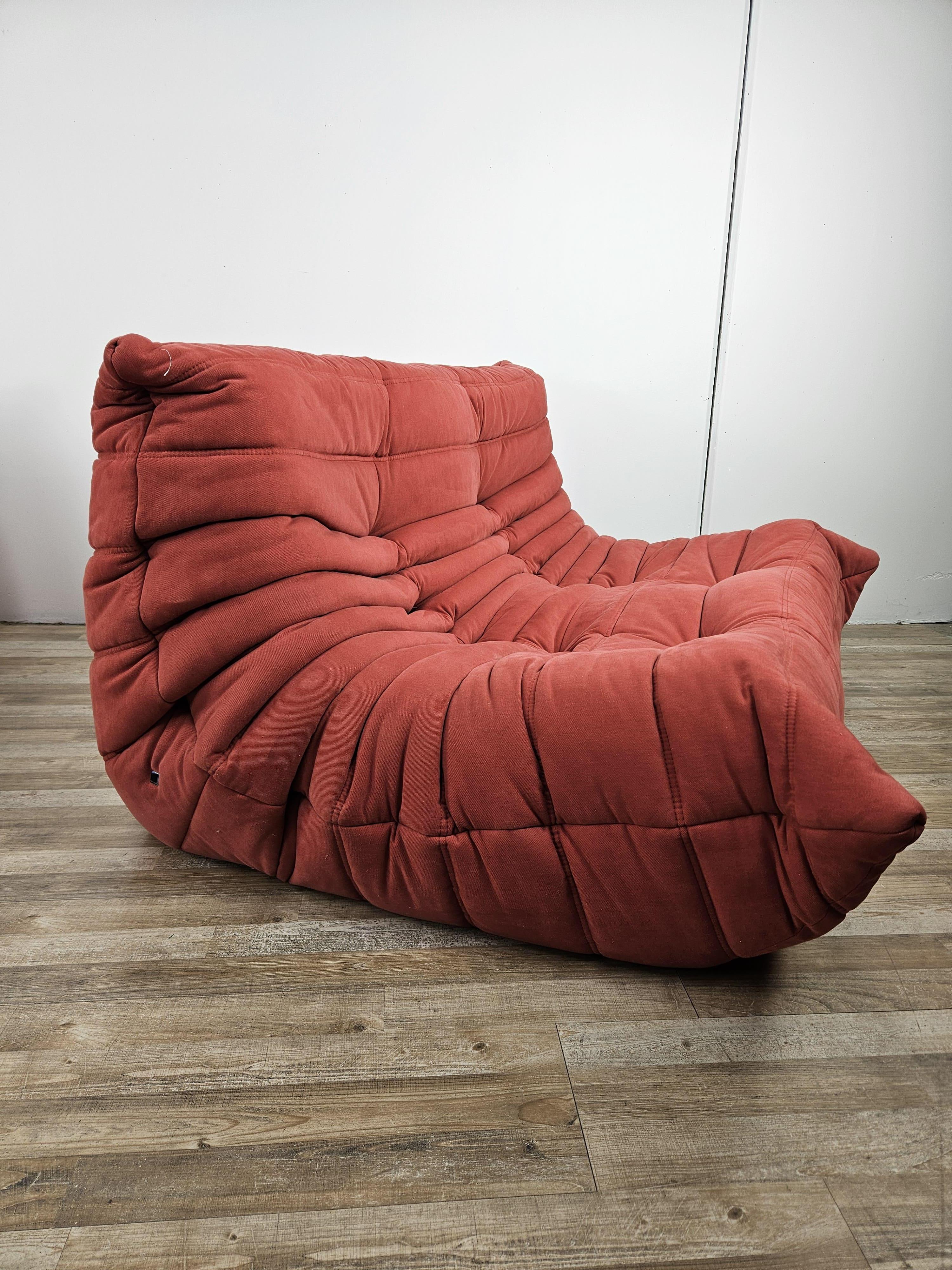 Divano Togo componibile di Michel Ducaroy per Ligne Roset in tessuto rosso 1