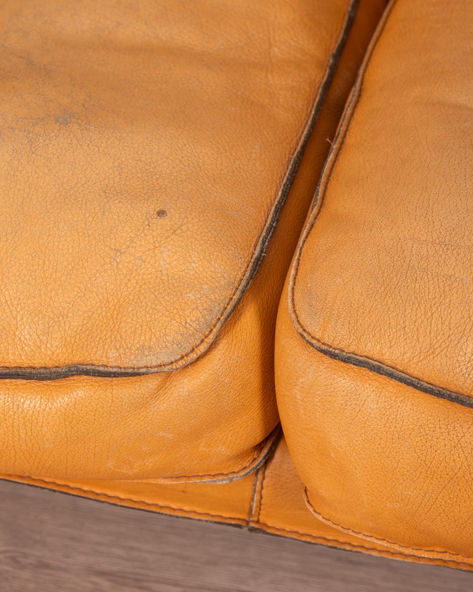 Vintage 70s beige leather sofa designed by Ferruccio Brunati For Sale 4