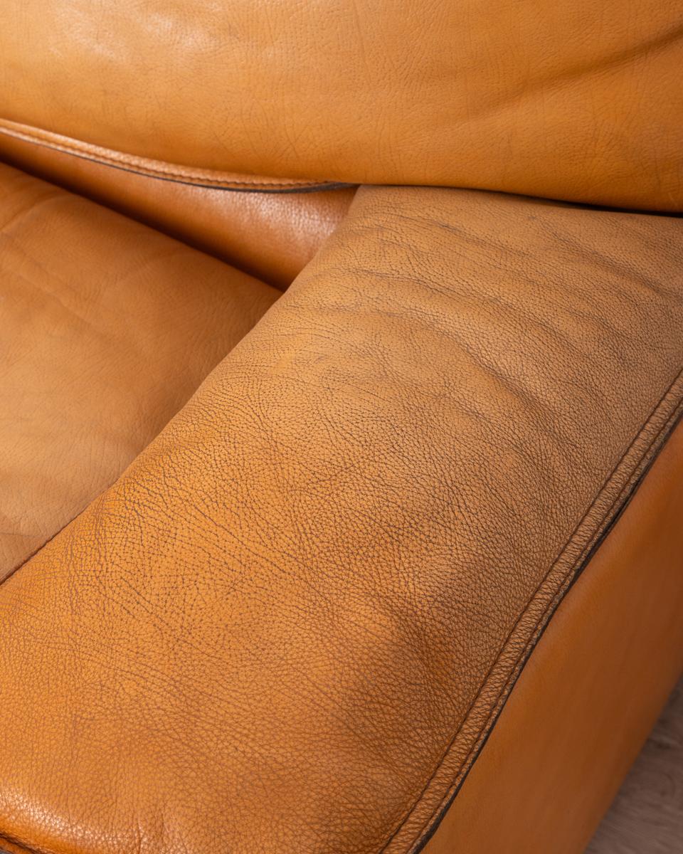 Vintage 70s beige leather sofa designed by Ferruccio Brunati For Sale 1