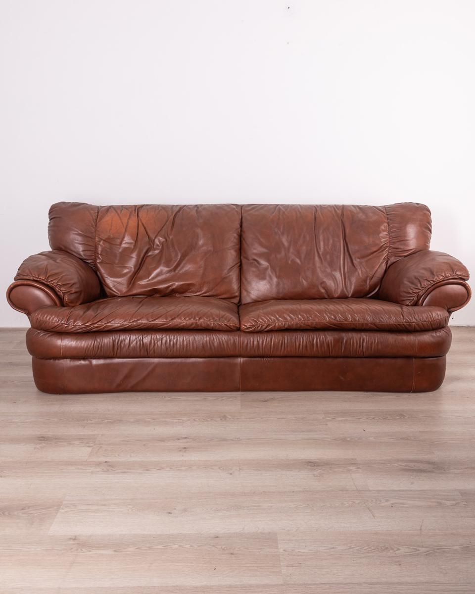 Sofa with wooden frame and brown genuine leather upholstery, 1970s, Italian design.

CONDITION: In good condition, shows signs of wear given by time.

DIMENSIONS: Height 85 cm; Width 220 cm; Length 90 cm

MATERIAL: Wood and Leather

YEAR OF