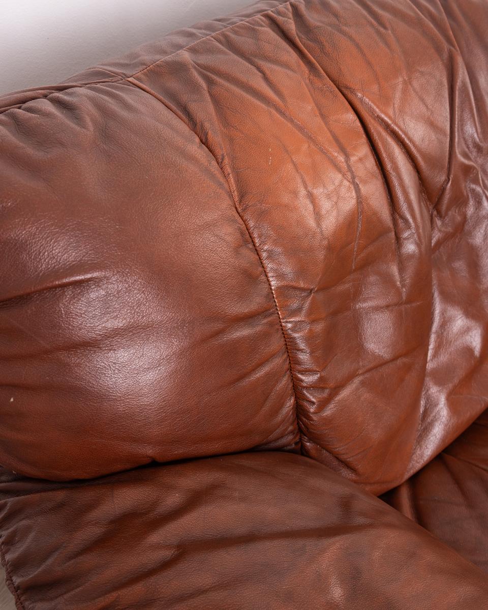 Vintage 70s brown genuine leather sofa Italian design For Sale 2