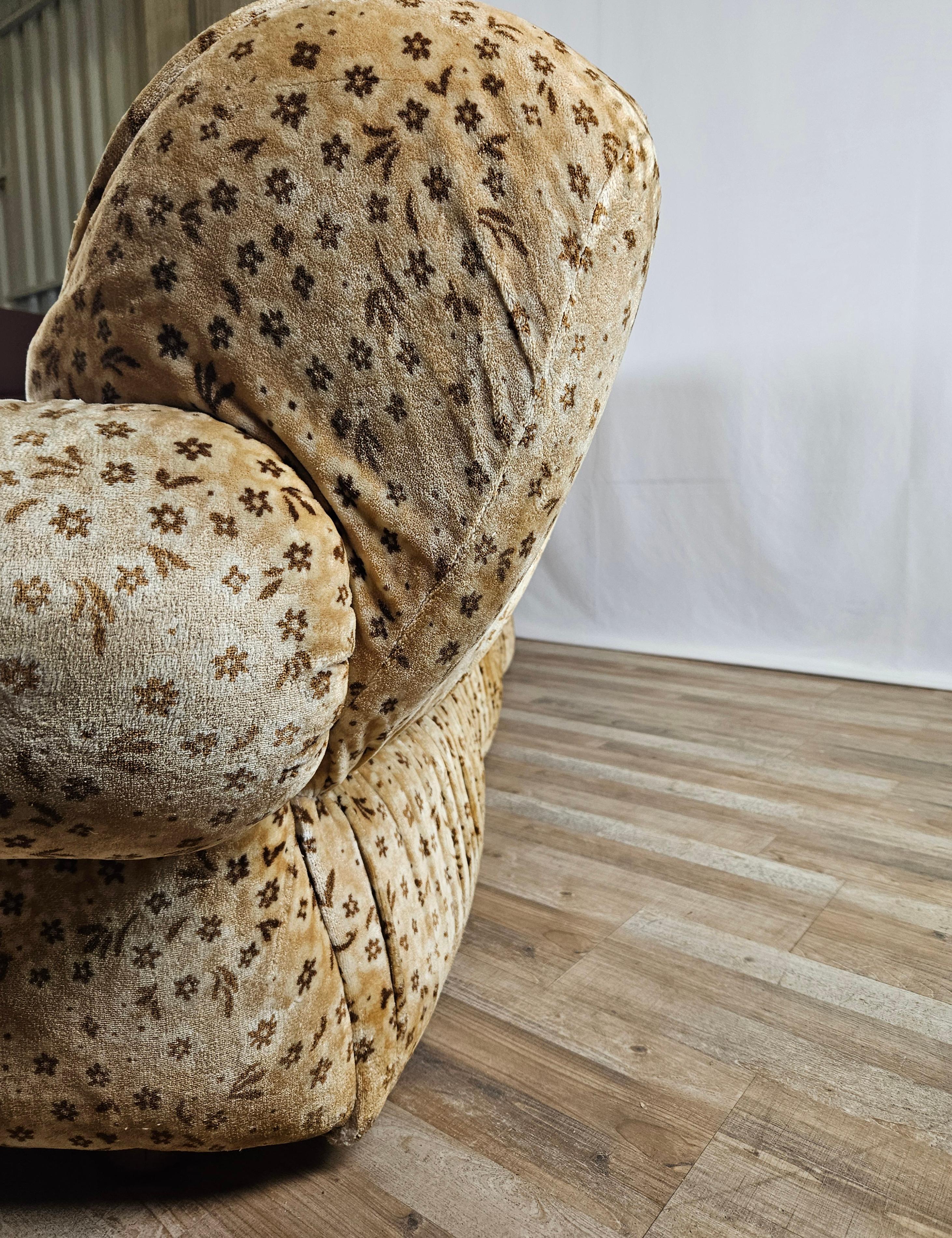 Vintage 1970s three-seater upholstered sofa 11