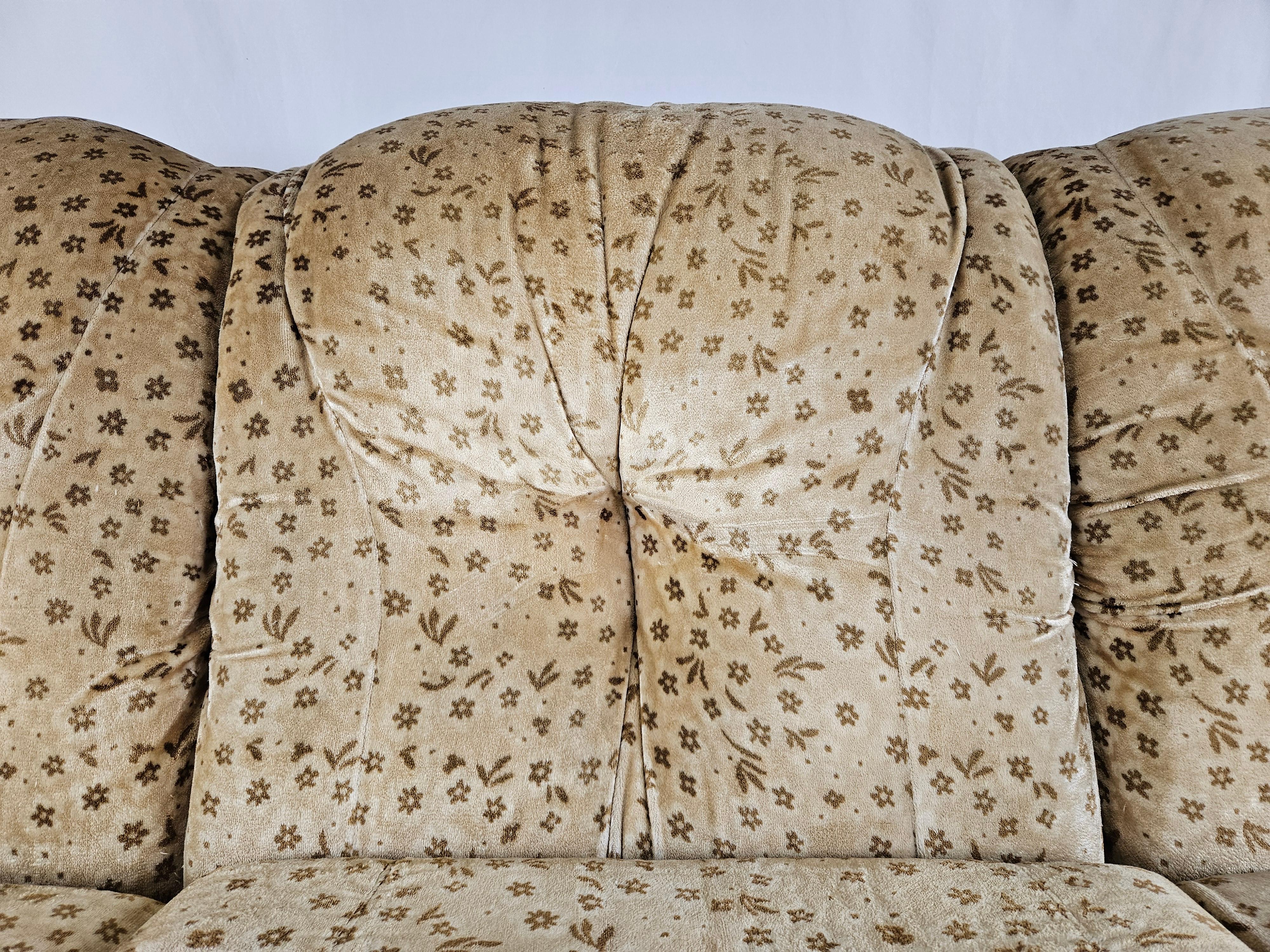 Late 20th Century Vintage 1970s three-seater upholstered sofa  For Sale