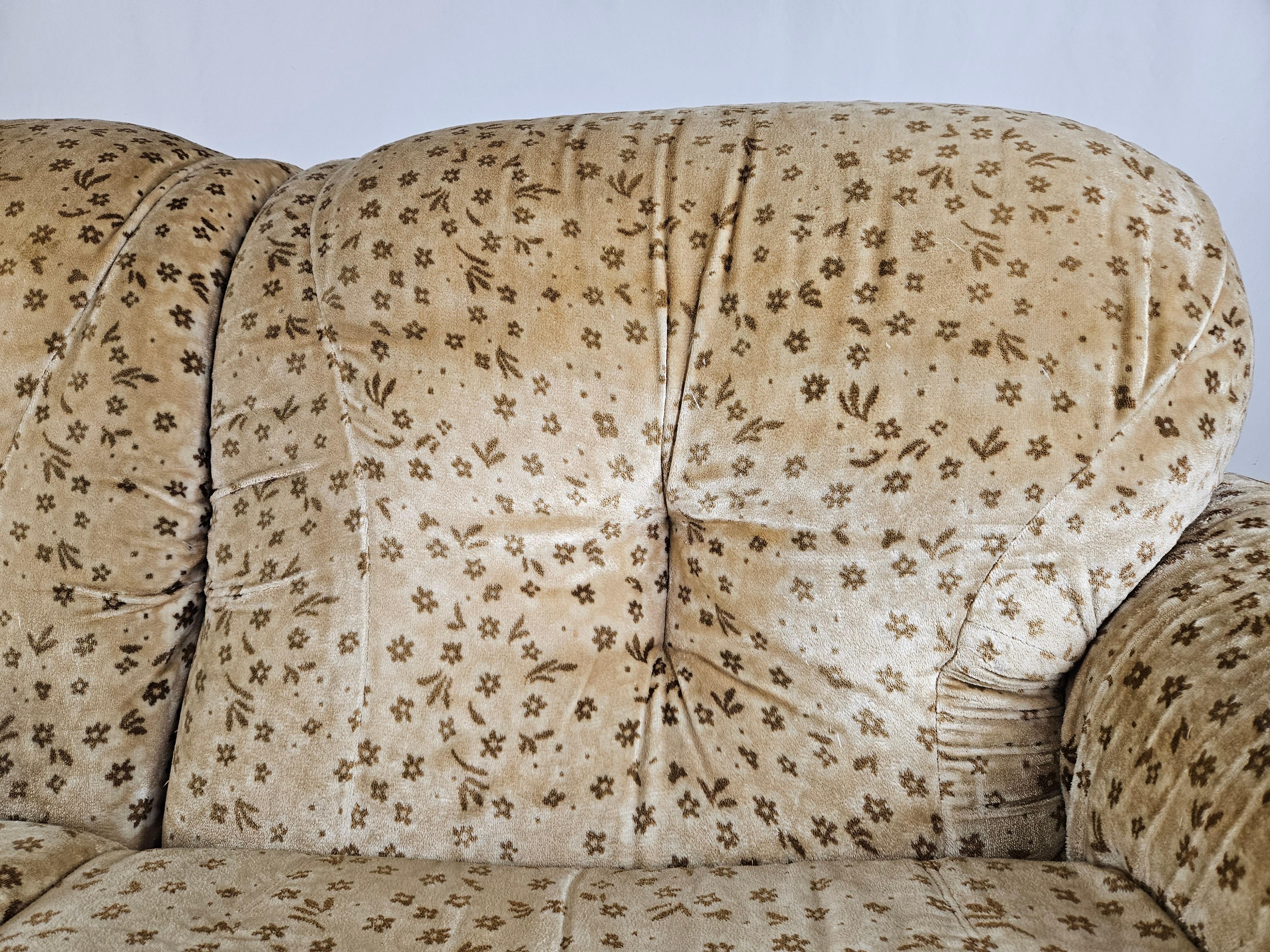 Fabric Vintage 1970s three-seater upholstered sofa  For Sale