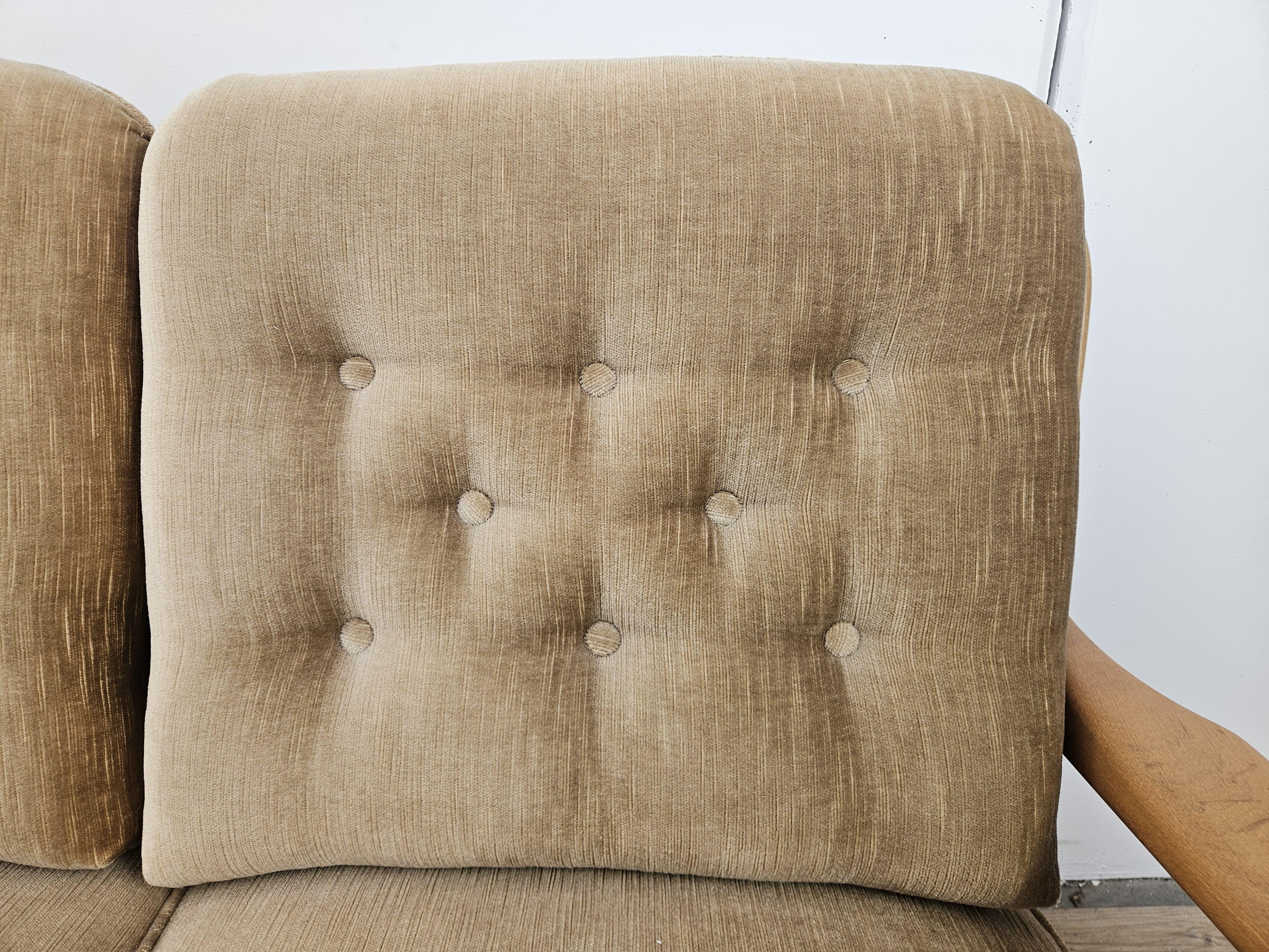 Vintage 1970s three-seater beech sofa In Good Condition For Sale In Premariacco, IT