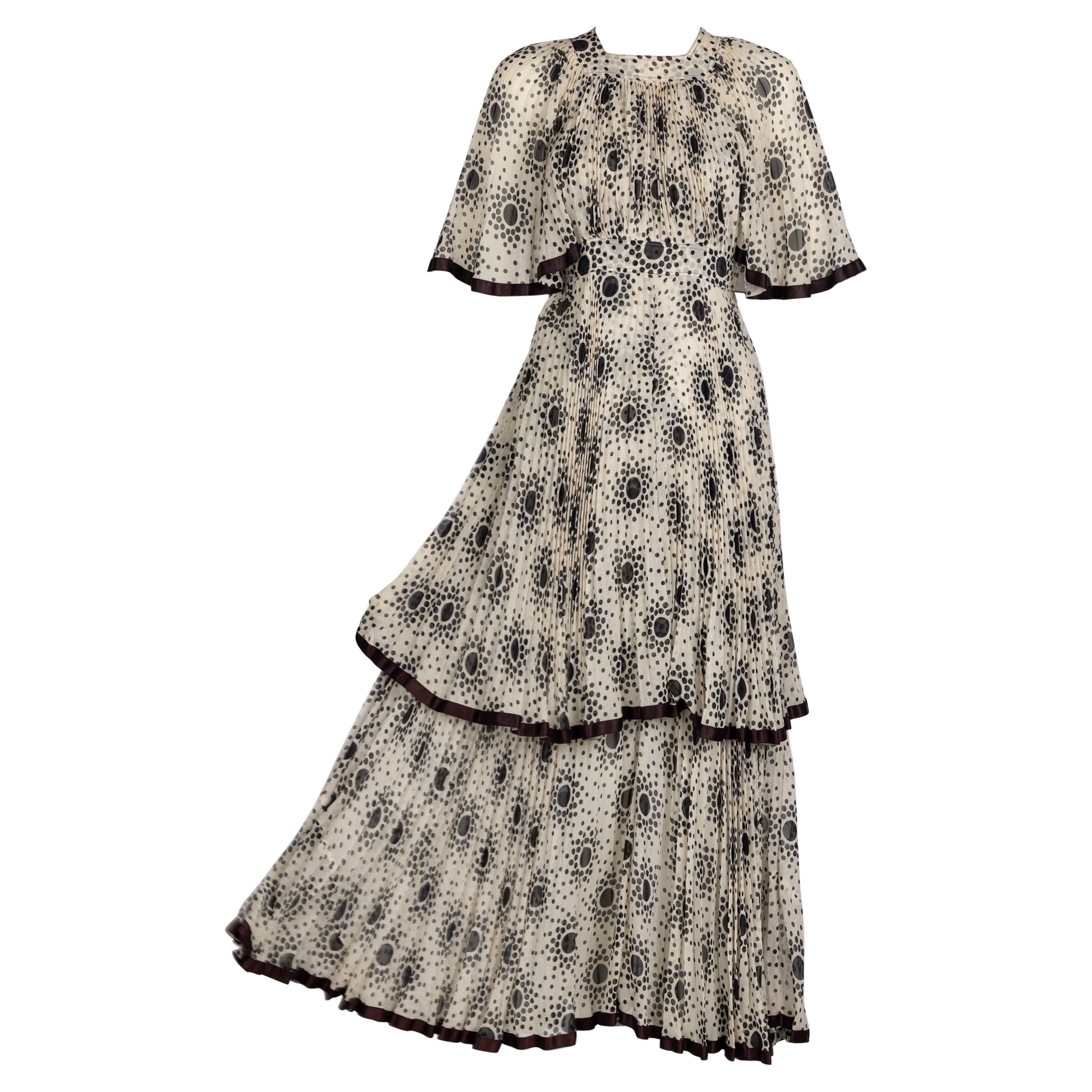 Divino abito anni '70 Jean Muir in chiffon plissettato, avorio, nero e a pois. in vendita