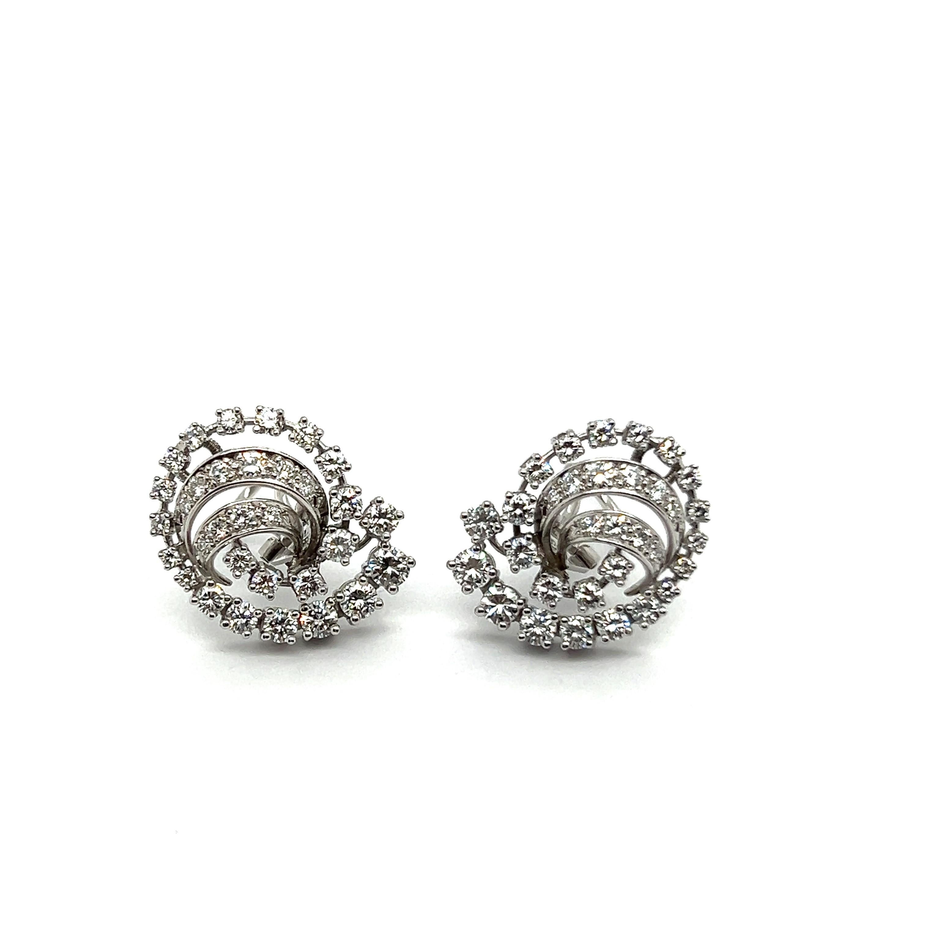 Divine boucles d'oreilles en or blanc 18 carats avec diamants en vente 7