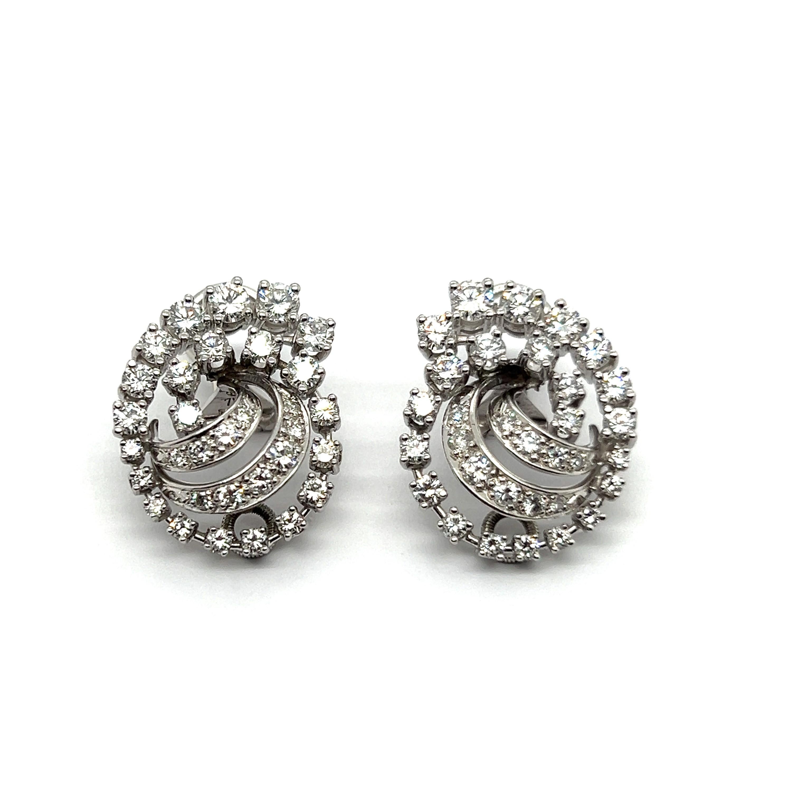 Divine boucles d'oreilles en or blanc 18 carats avec diamants en vente 8