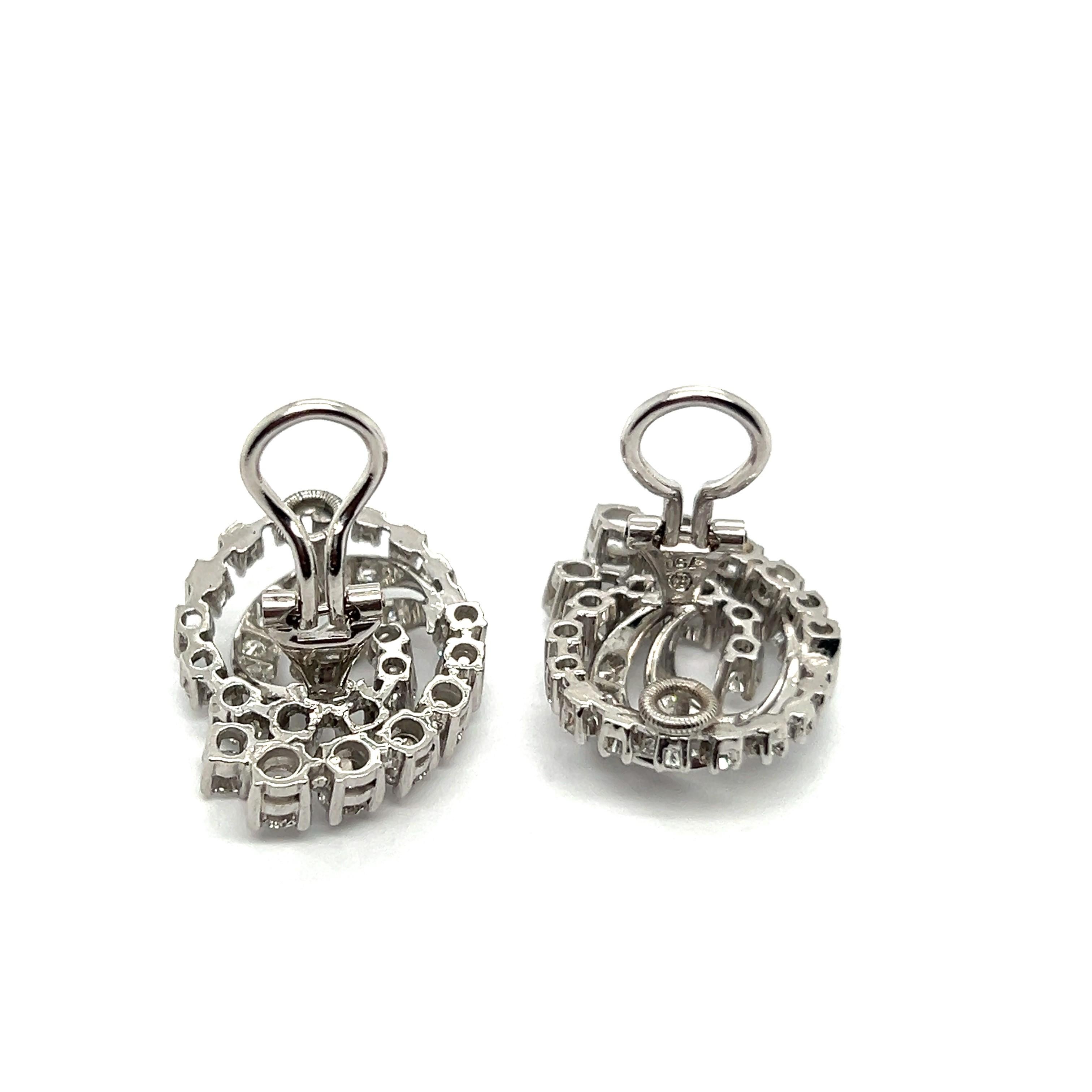Divine Earrings with Diamonds in 18 Karat White Gold For Sale 3